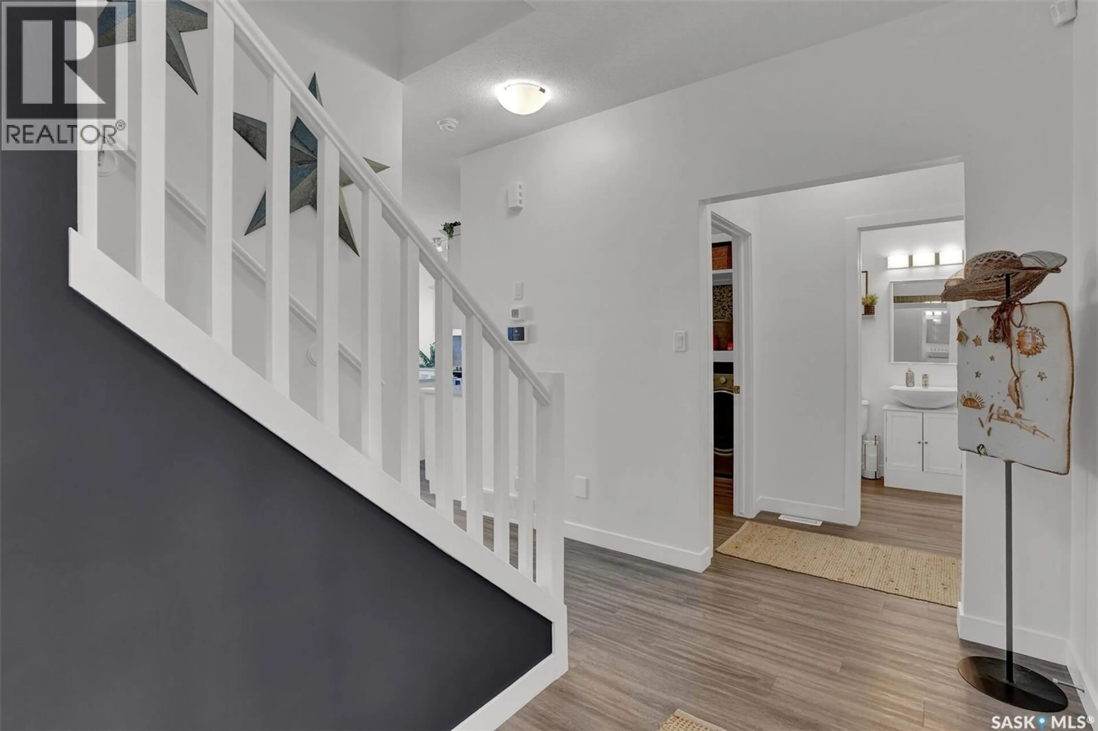 Indoor foyer for 7908 BARLEY CRESCENT, Regina Saskatchewan S4Y0E6