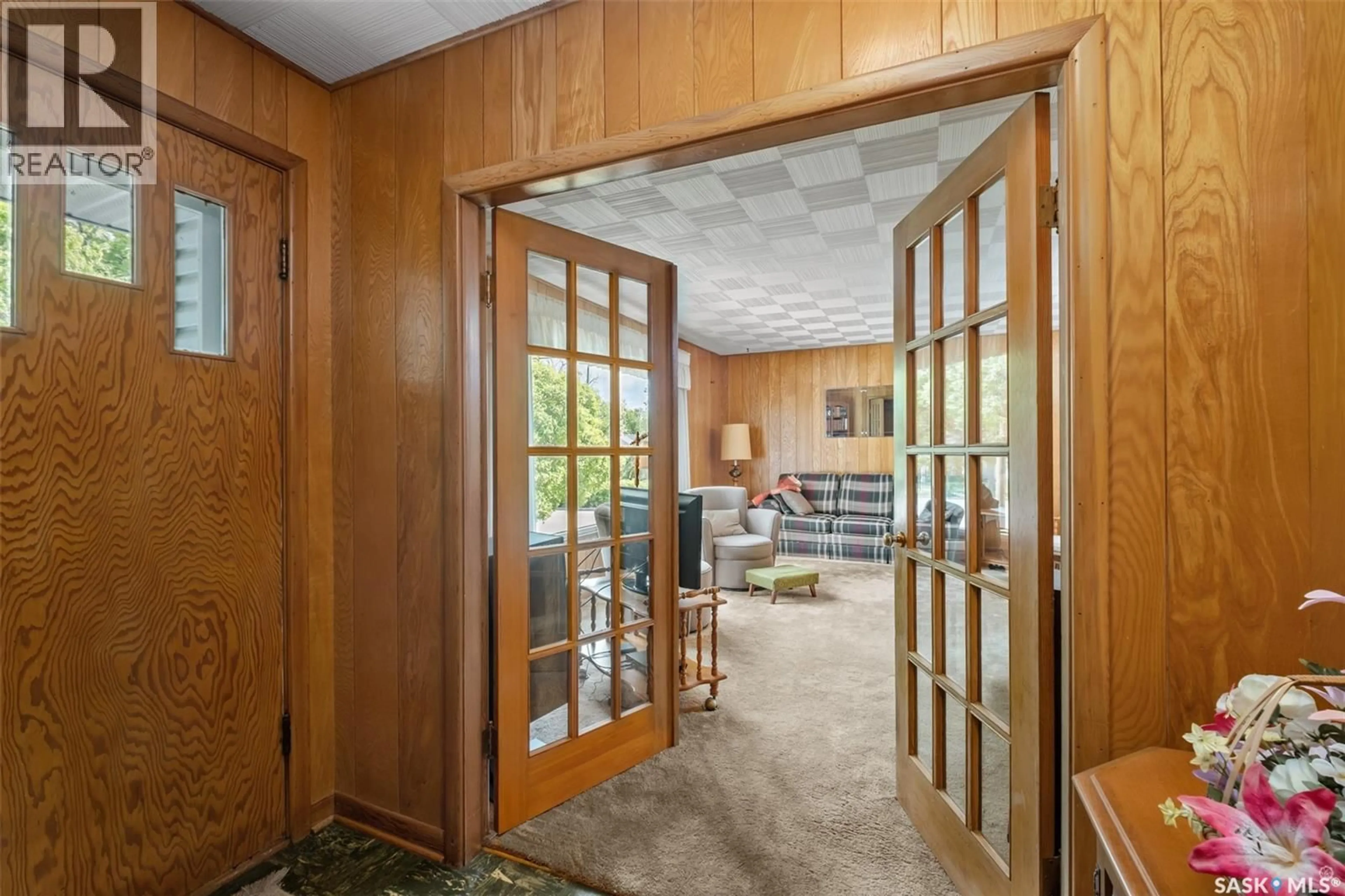 Indoor foyer for 405 21ST STREET, Prince Albert Saskatchewan S6V4J5