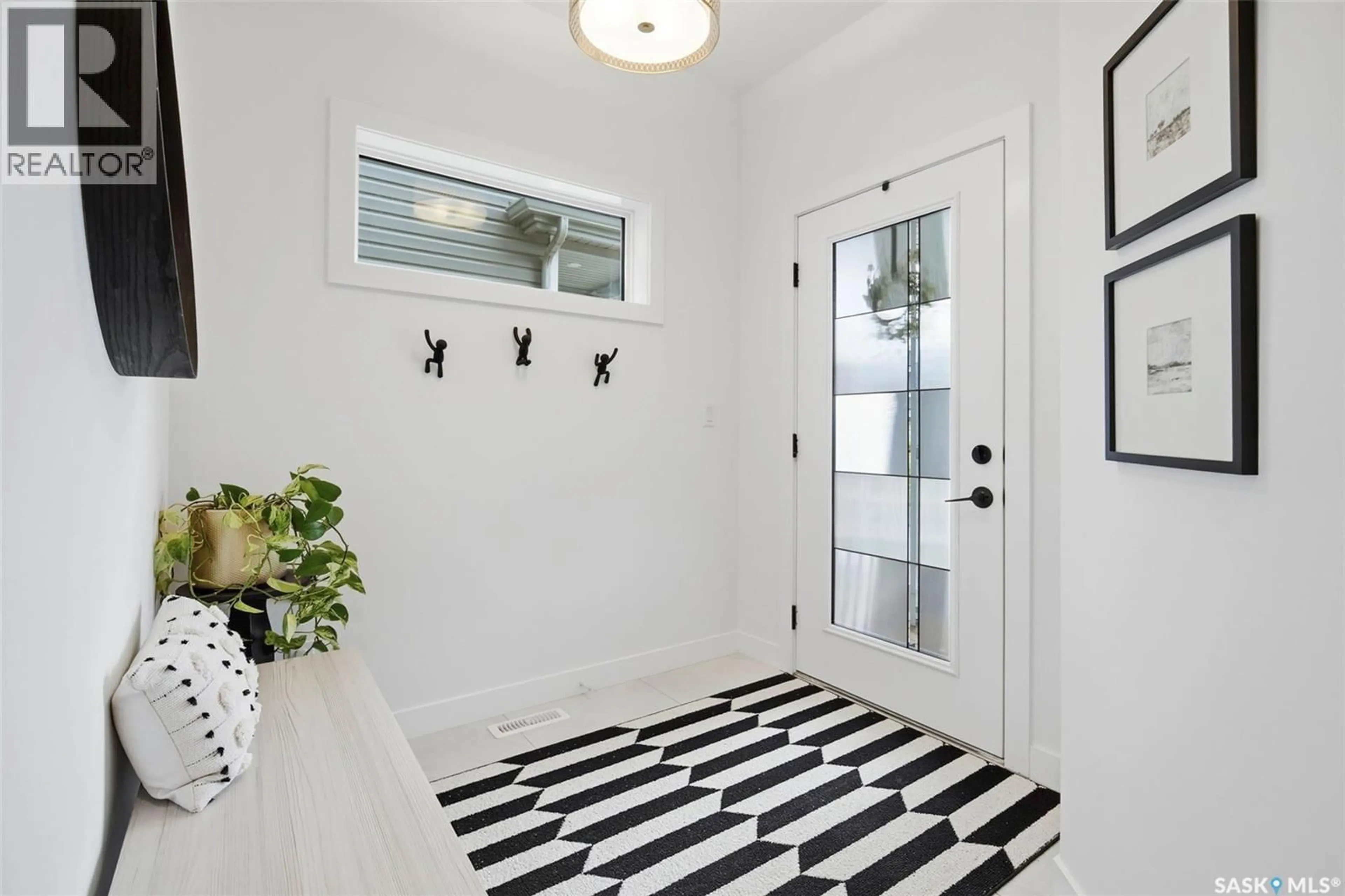 Indoor entryway for 523 BOLSTAD TURN, Saskatoon Saskatchewan S7W0X9