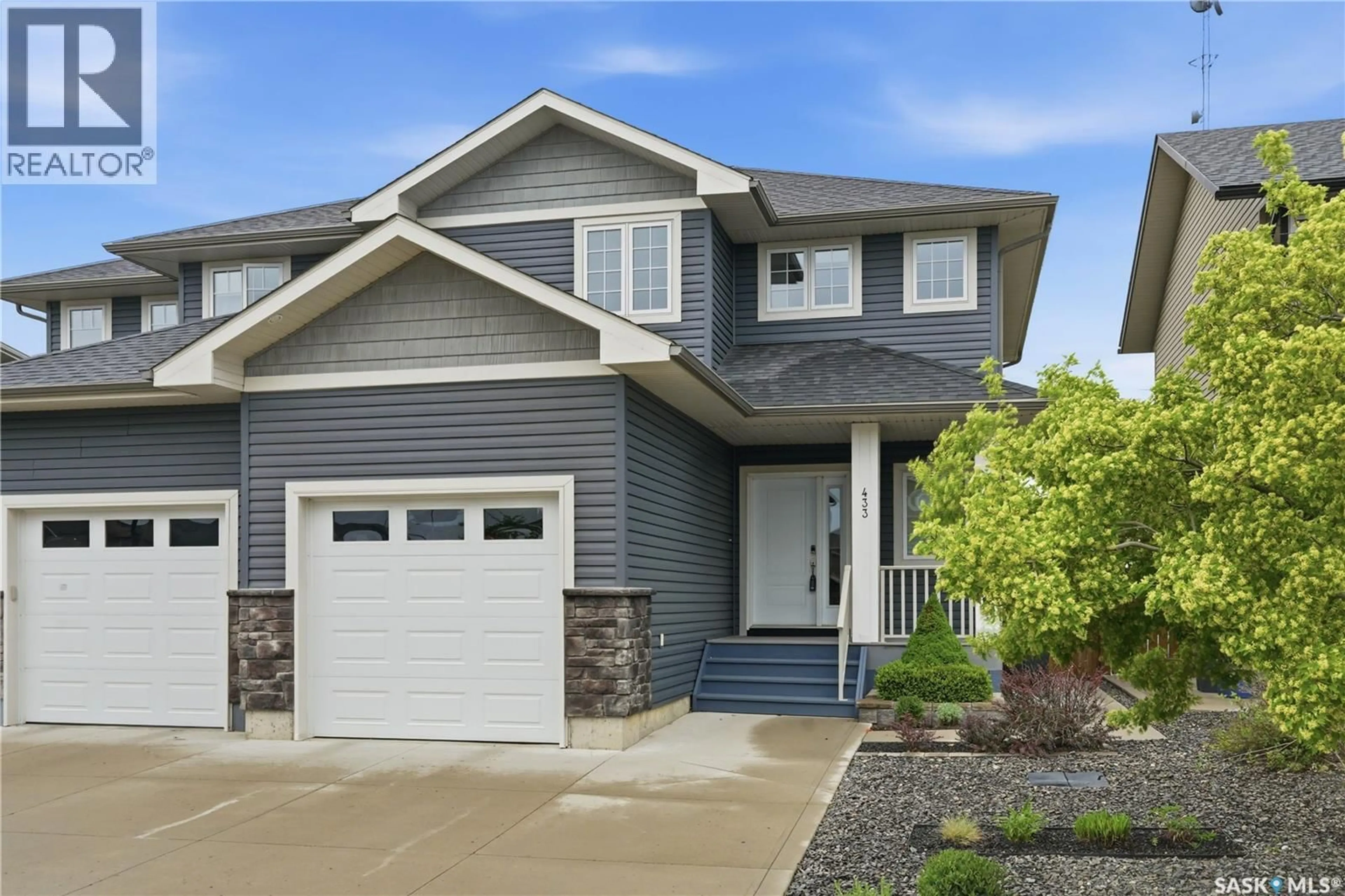 Home with vinyl exterior material, street for 433 REDWOOD CRESCENT, Warman Saskatchewan S0K0A1
