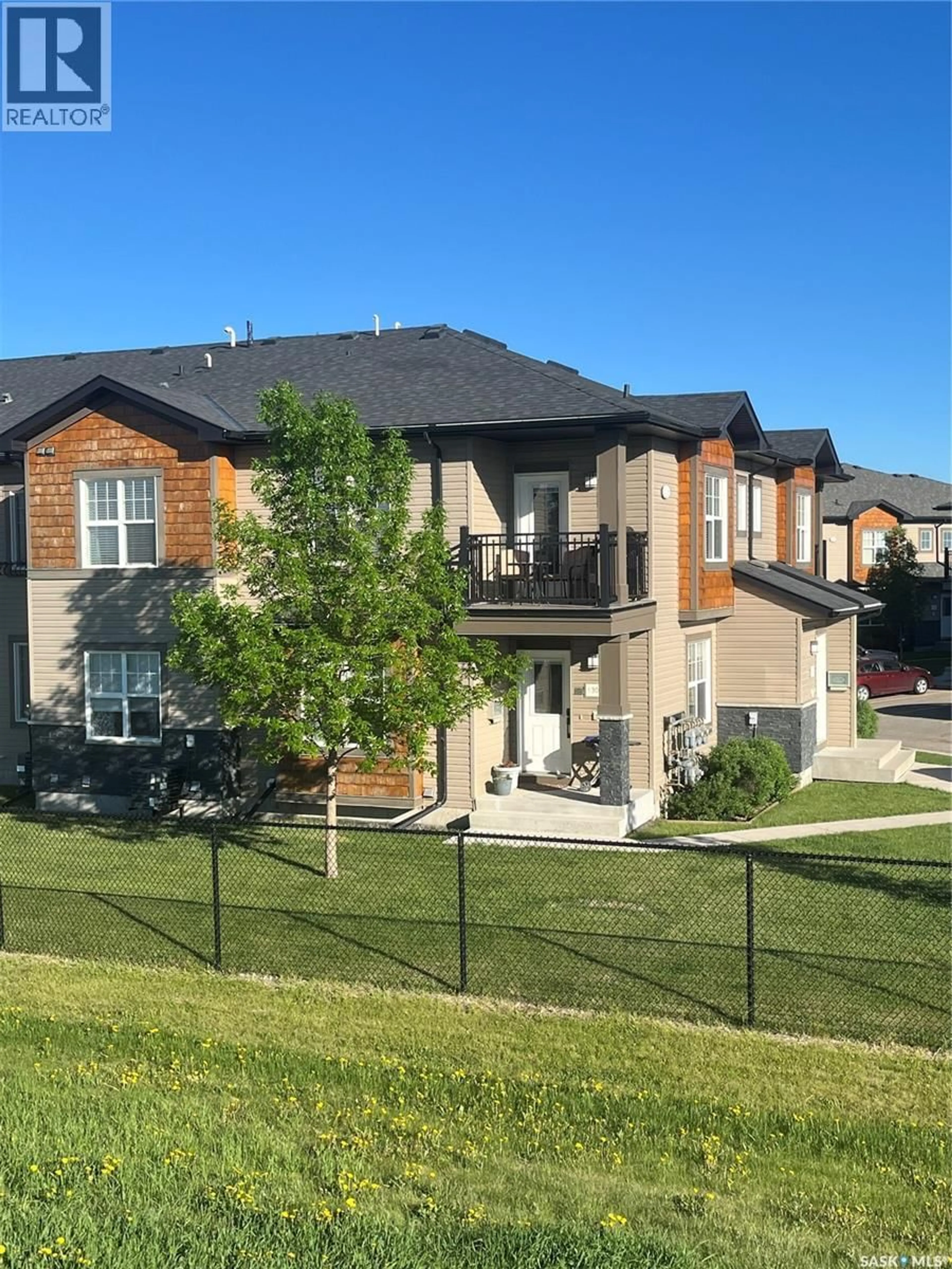 A pic from outside/outdoor area/front of a property/back of a property/a pic from drone, street for 1015 - 1302 PATRICK CRESCENT, Saskatoon Saskatchewan S7W0M5