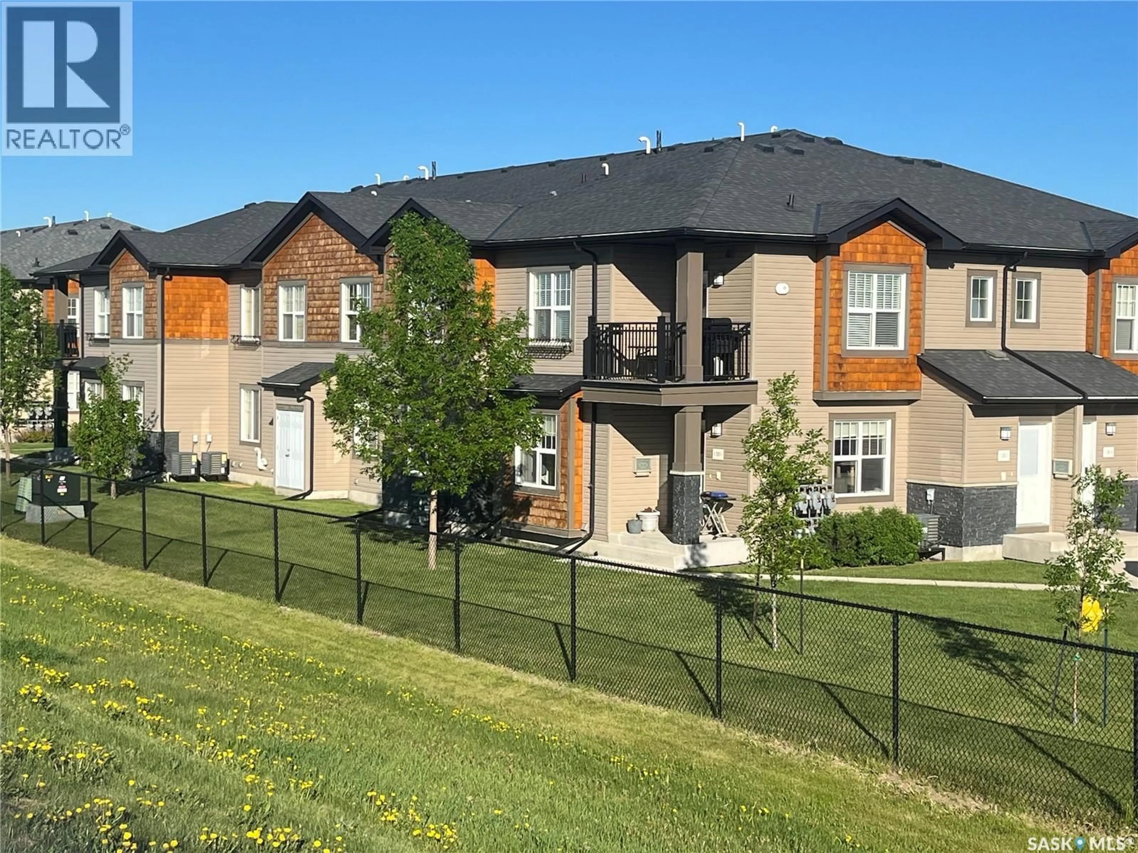 A pic from outside/outdoor area/front of a property/back of a property/a pic from drone, street for 1015 - 1302 PATRICK CRESCENT, Saskatoon Saskatchewan S7W0M5