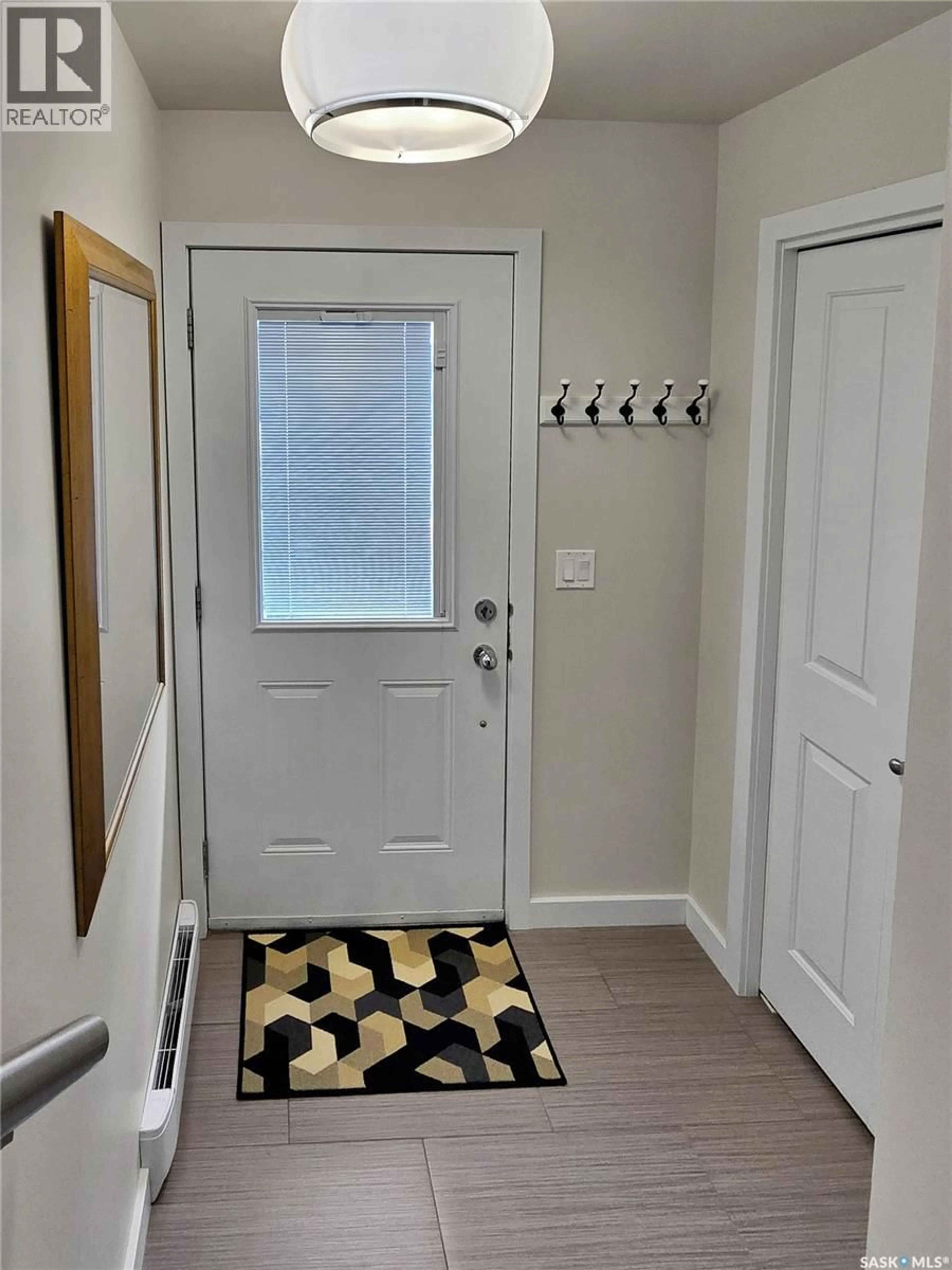 Indoor entryway for 1015 - 1302 PATRICK CRESCENT, Saskatoon Saskatchewan S7W0M5