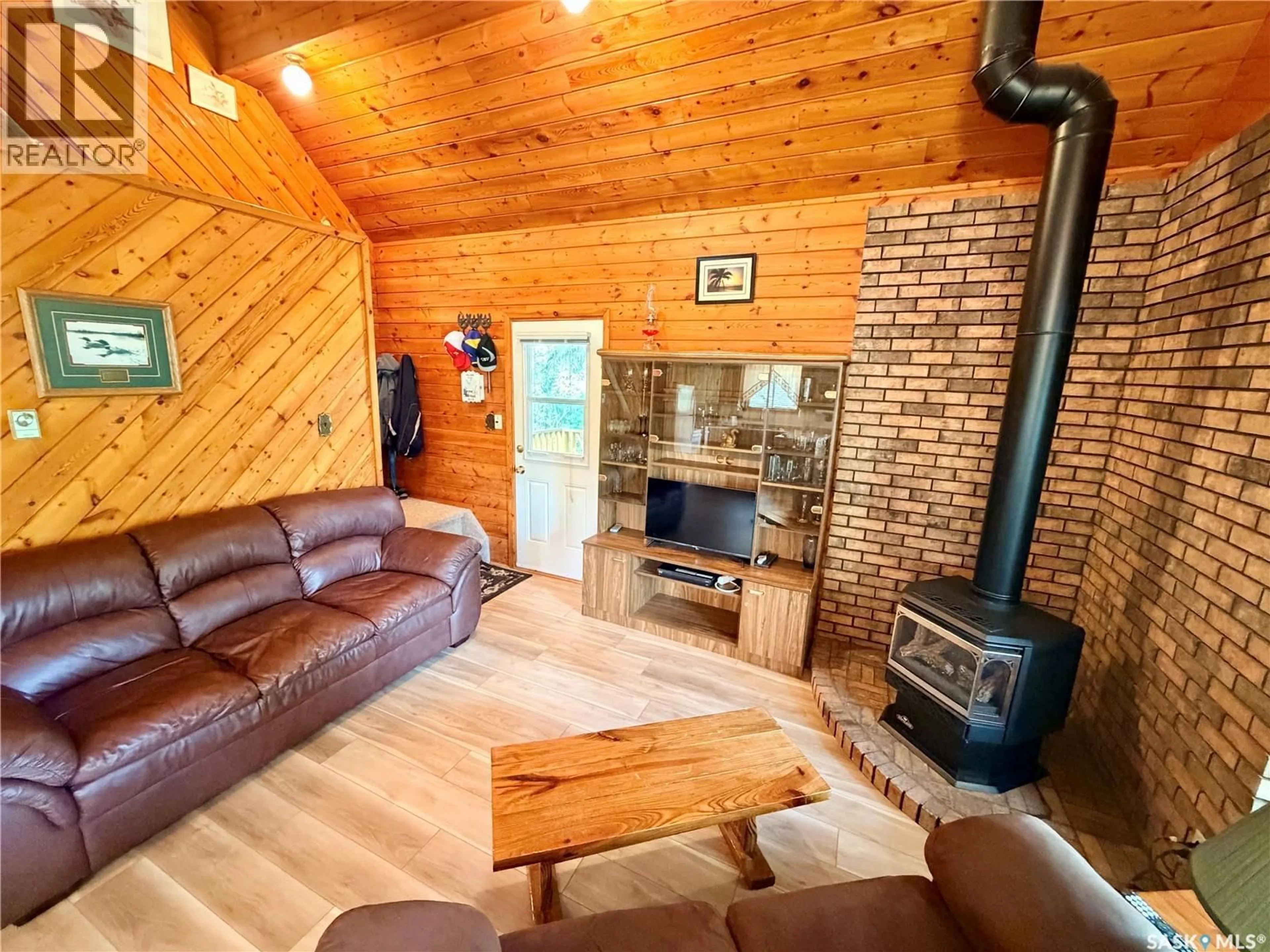 Living room with furniture, wood/laminate floor for 209 AL DRIVE, Turtle View Saskatchewan S0M1Y0