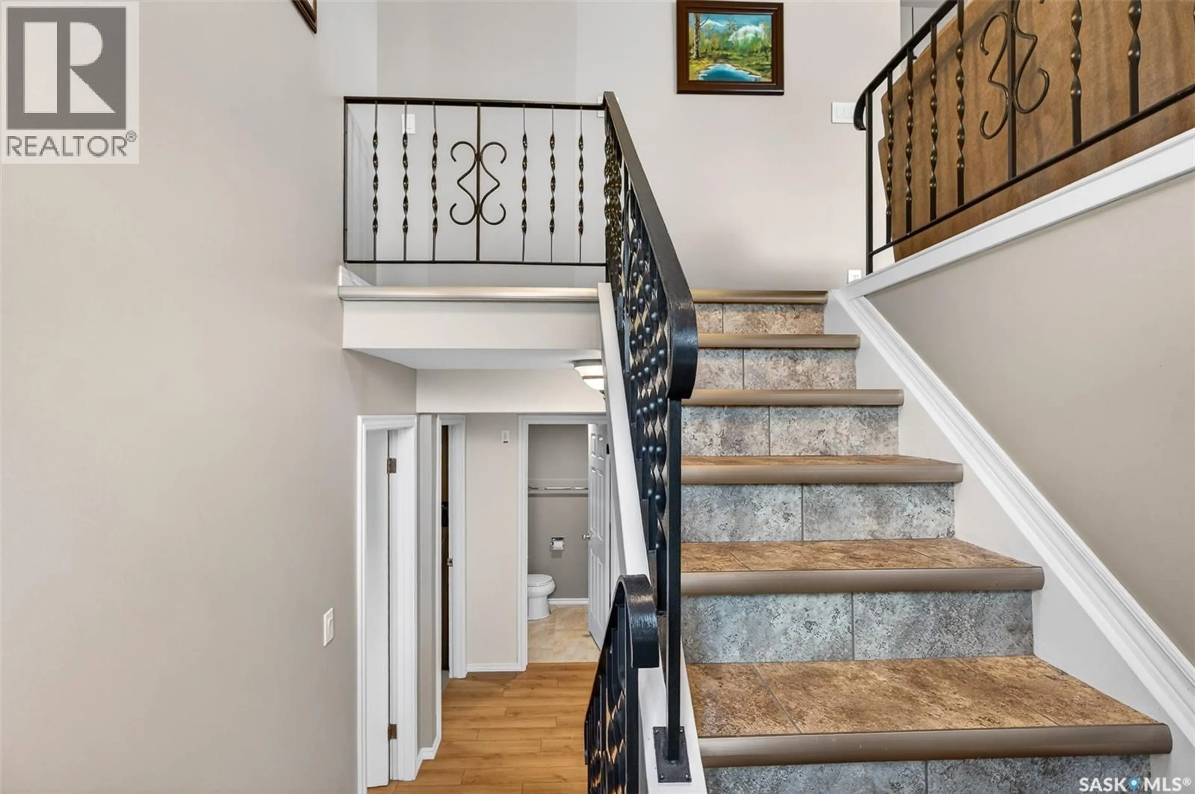 Stairs for 923 LAURIER STREET, Moose Jaw Saskatchewan S6H2W5
