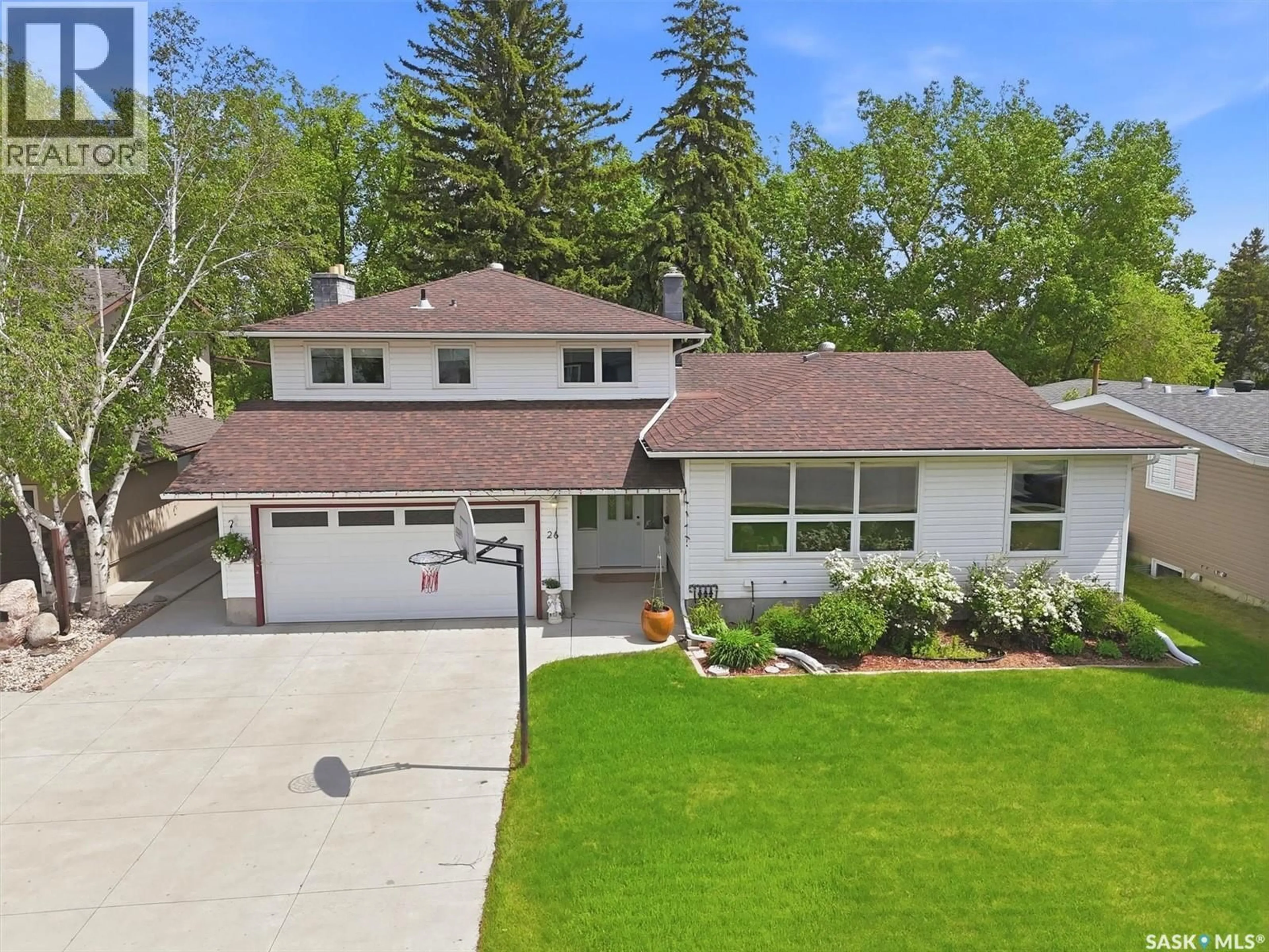 A pic from outside/outdoor area/front of a property/back of a property/a pic from drone, street for 26 HARRINGTON PLACE, Saskatoon Saskatchewan S7H3Y5