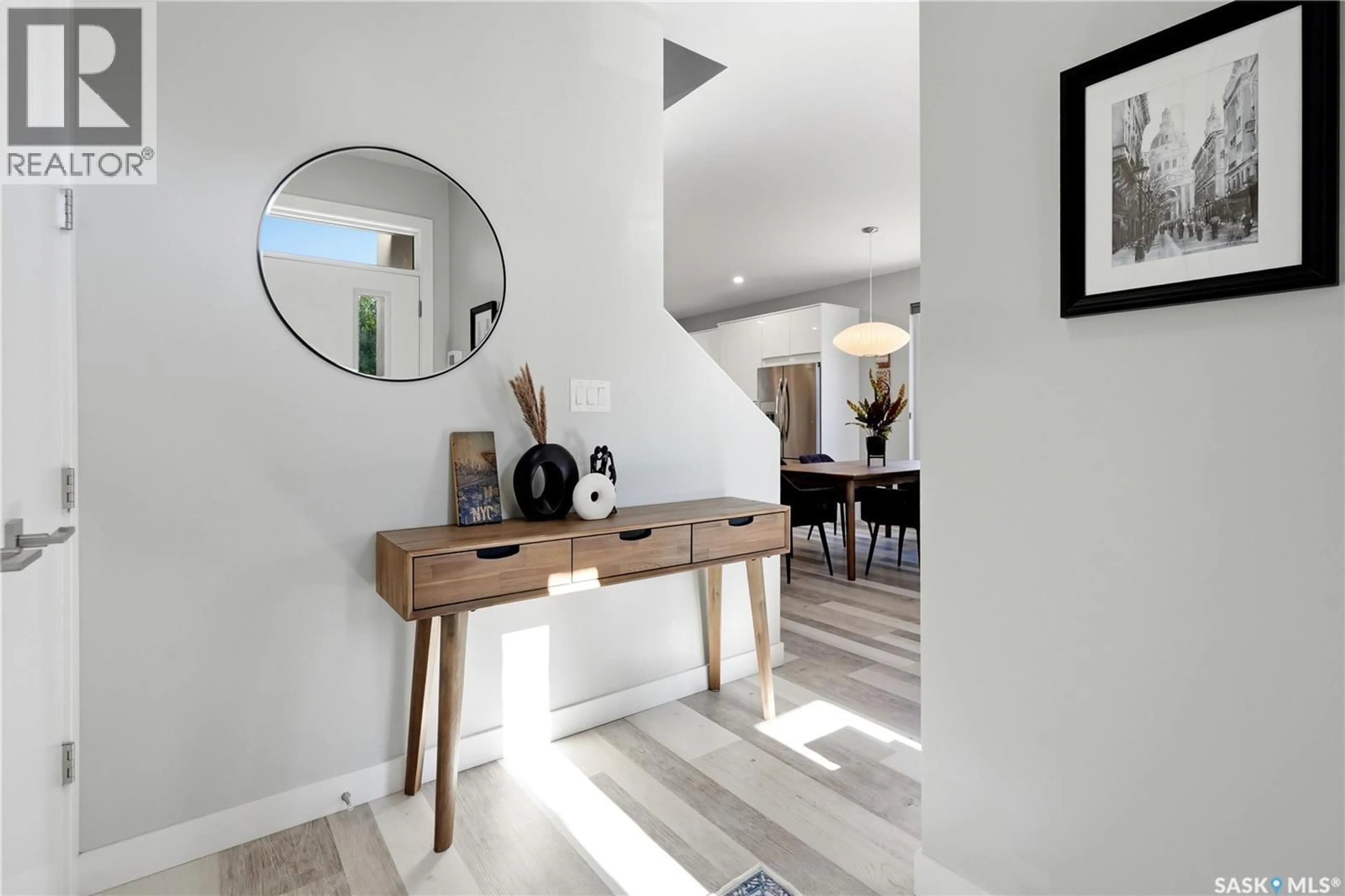 Indoor entryway for 2777 MCDONALD STREET, Regina Saskatchewan S4N2Z9