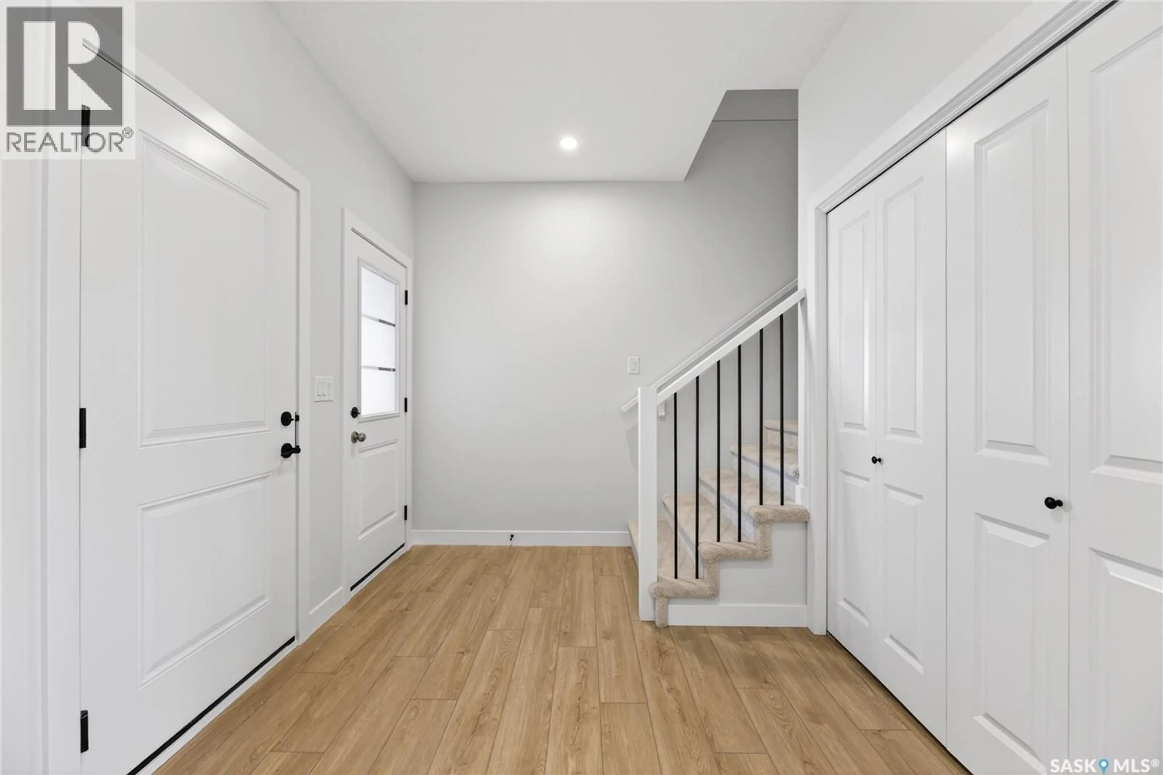 Indoor entryway for 4 830 BRIGHTON BOULEVARD, Saskatoon Saskatchewan S7V2A8