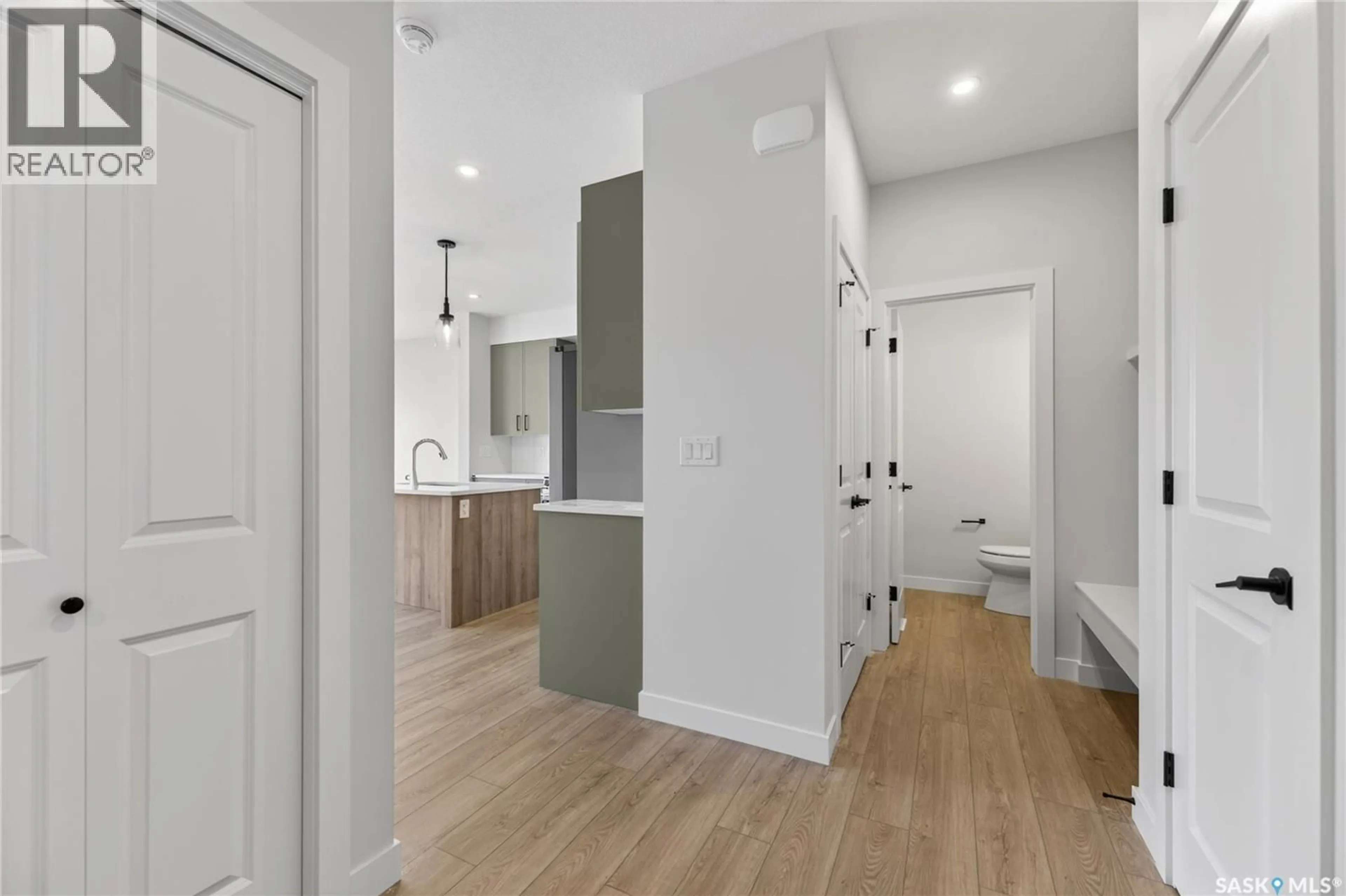 Indoor entryway for 4 830 BRIGHTON BOULEVARD, Saskatoon Saskatchewan S7V2A8