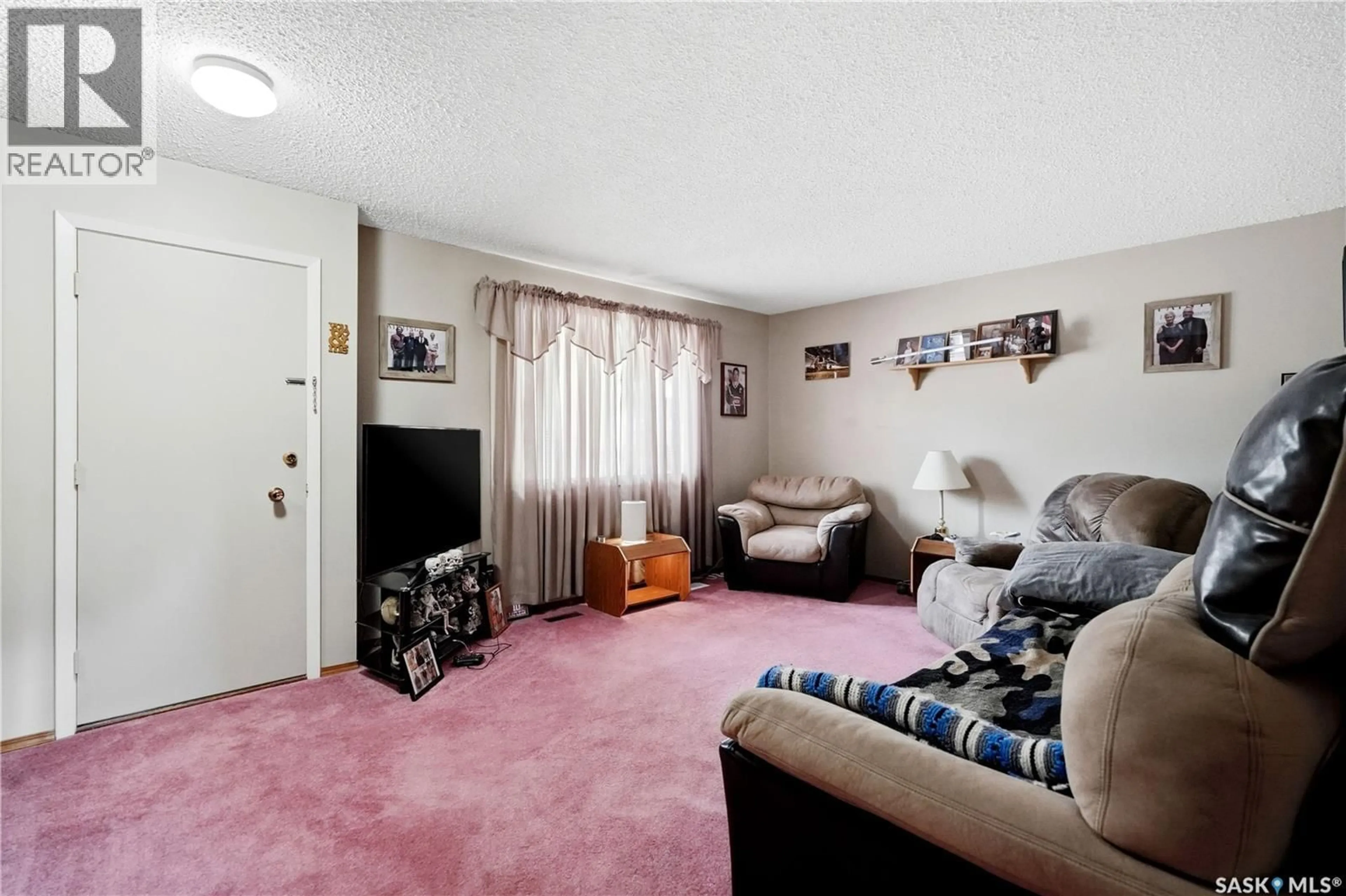 Living room with furniture, carpet floor for 7 UPLAND DRIVE, Regina Saskatchewan S4R0B8