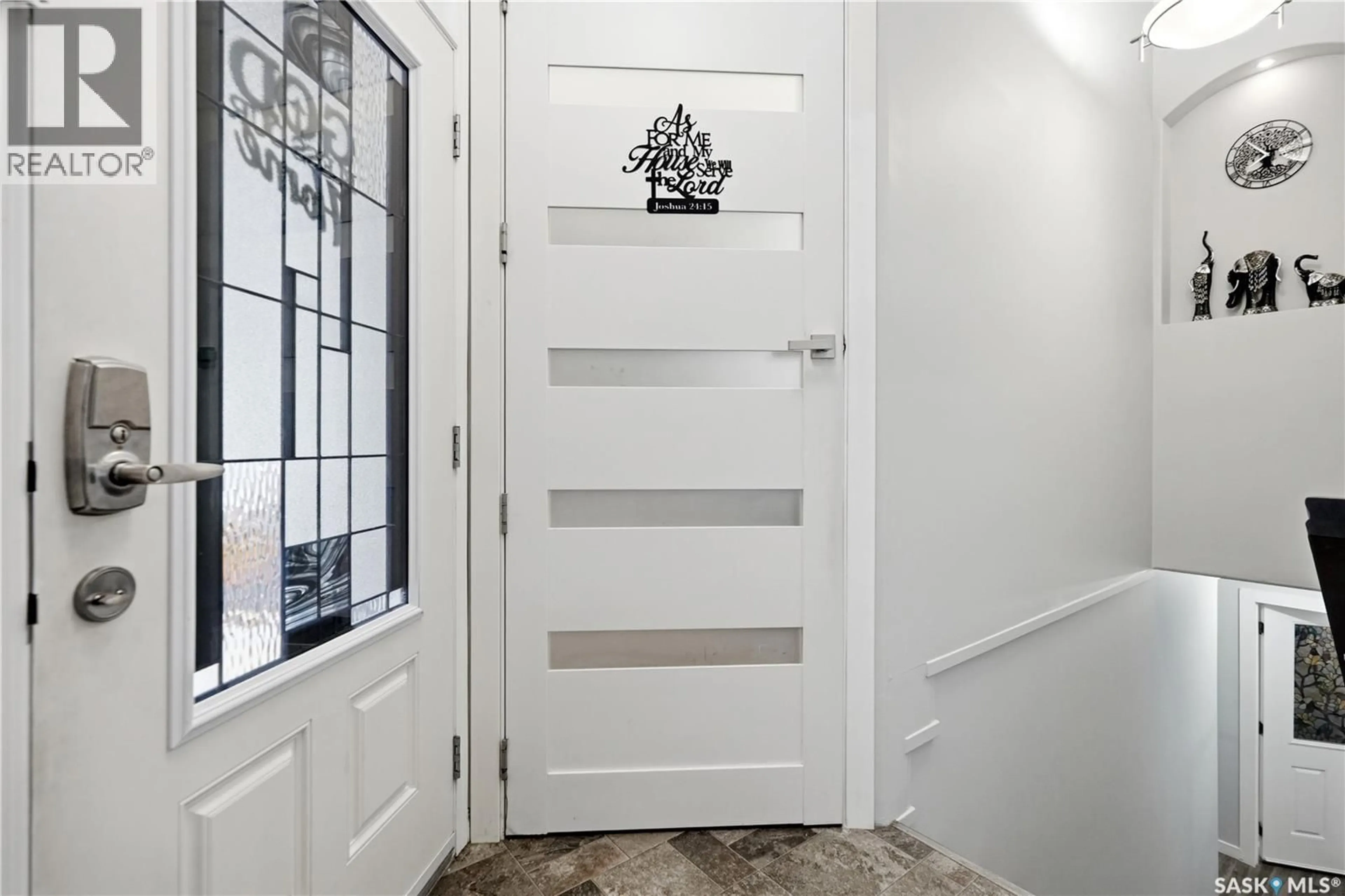 Indoor entryway for 2640 MAKOWSKY CRESCENT, Regina Saskatchewan S4X0M8