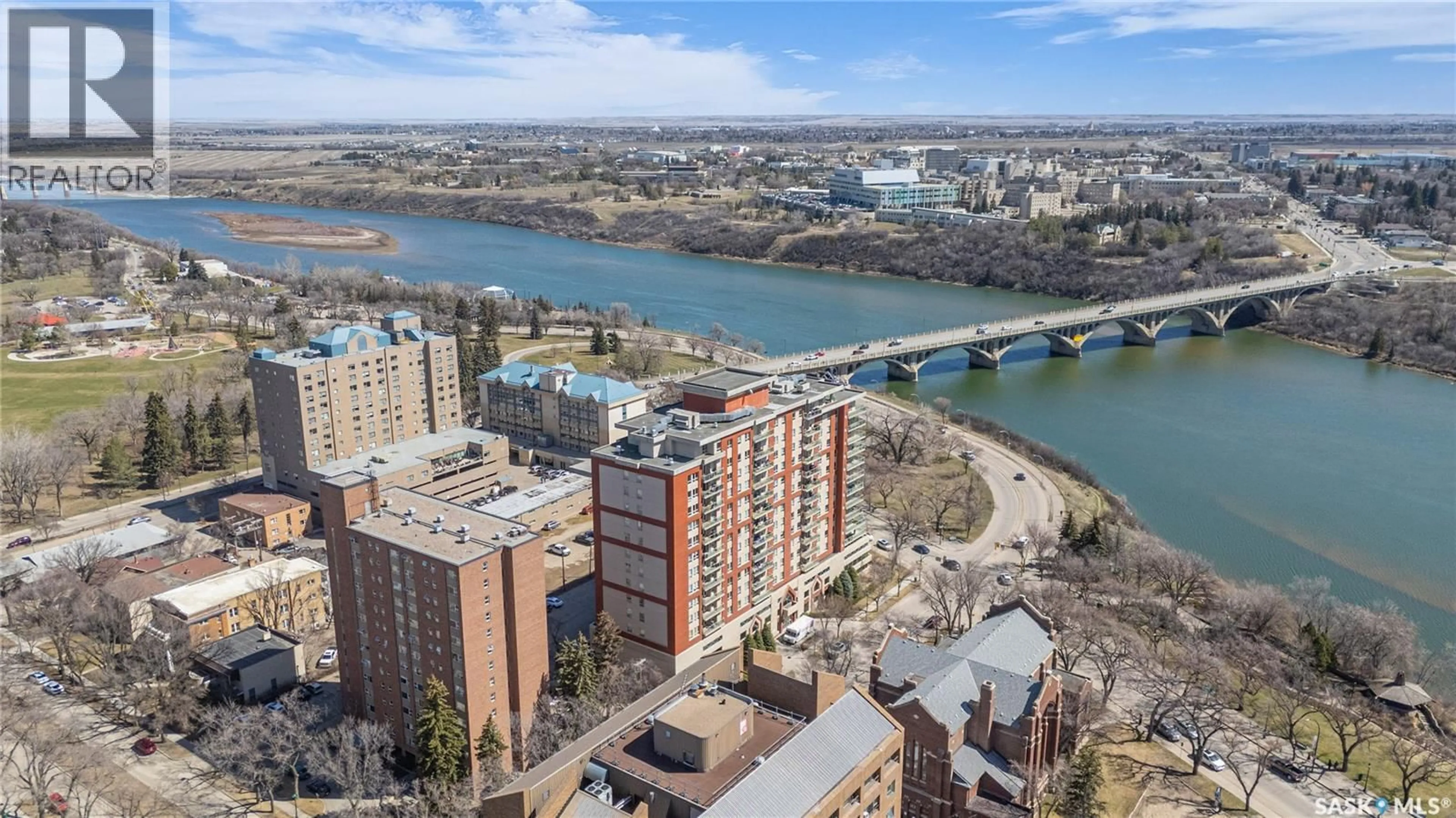 A pic from outside/outdoor area/front of a property/back of a property/a pic from drone, water/lake/river/ocean view for 902 - 1403 SPADINA CRESCENT, Saskatoon Saskatchewan S7K0G8