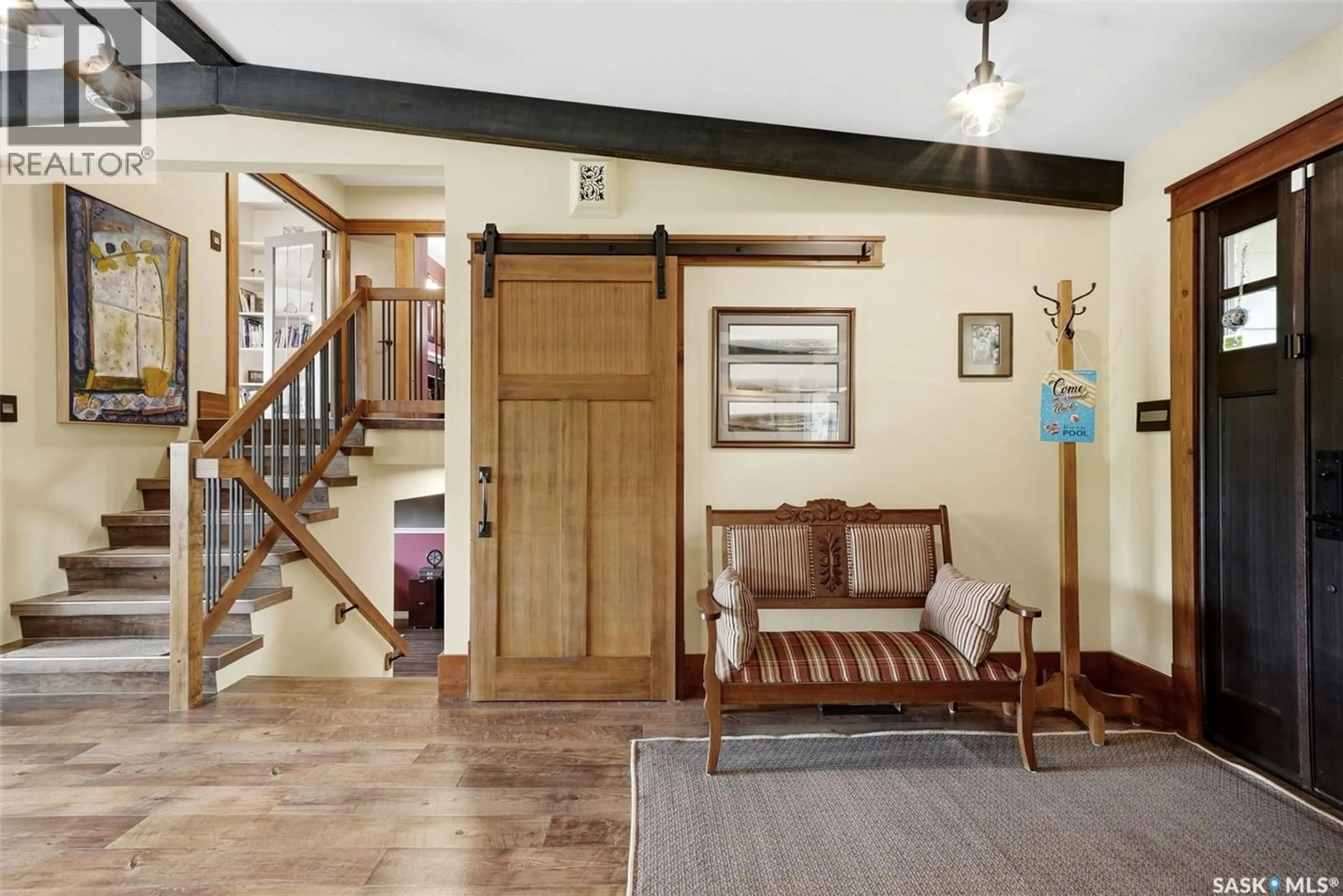 Indoor entryway for 15 PARKWOOD ROAD, Regina Saskatchewan S4S2Z8