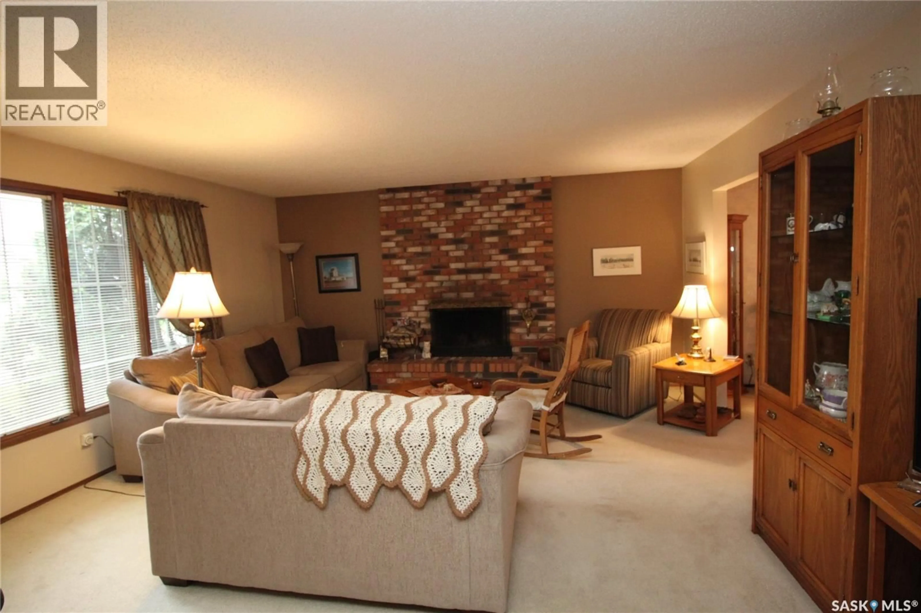 Living room with furniture, unknown for 755 TRENT CRESCENT, Saskatoon Saskatchewan S7H4V4
