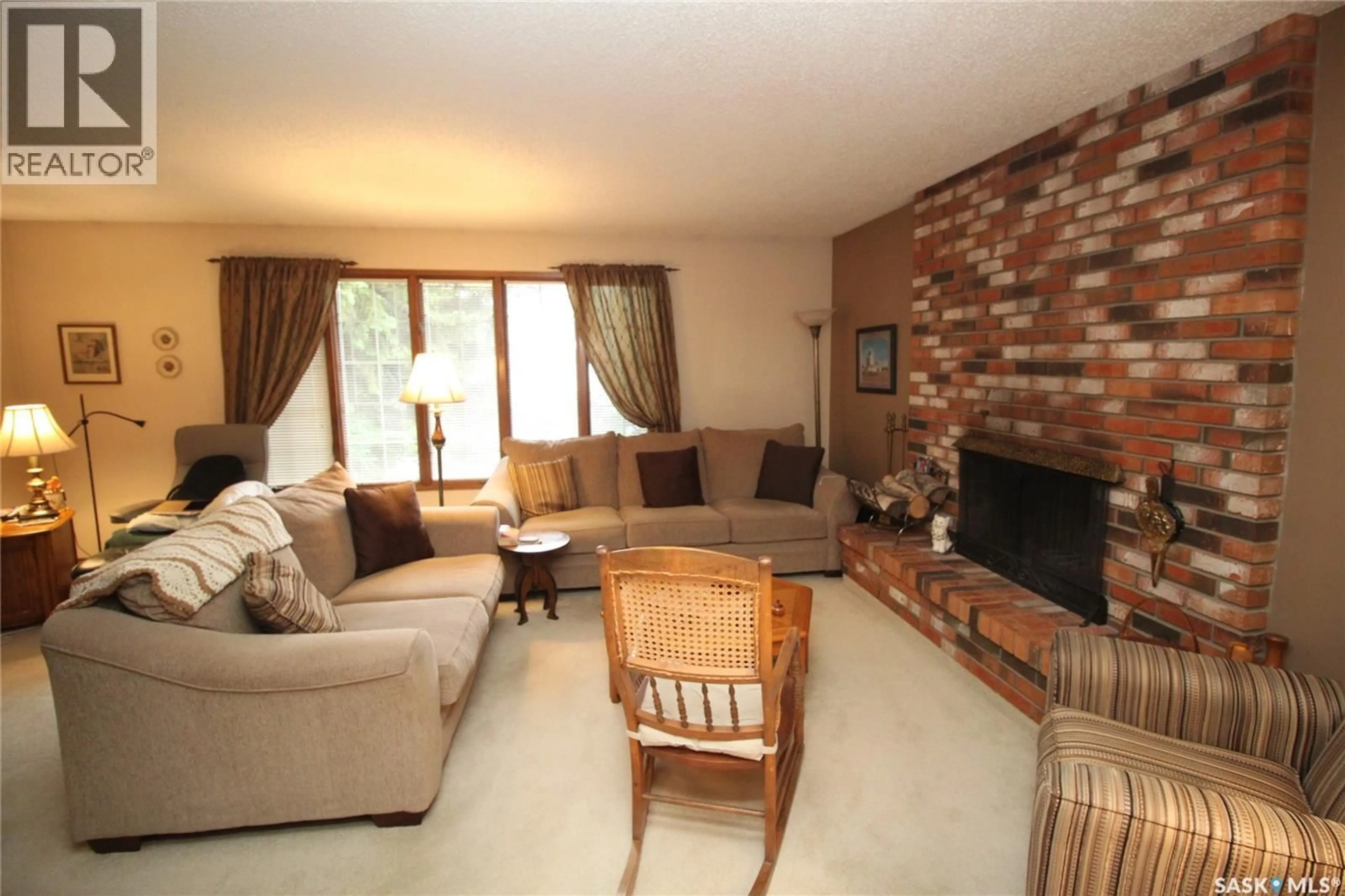 Living room with furniture, unknown for 755 TRENT CRESCENT, Saskatoon Saskatchewan S7H4V4