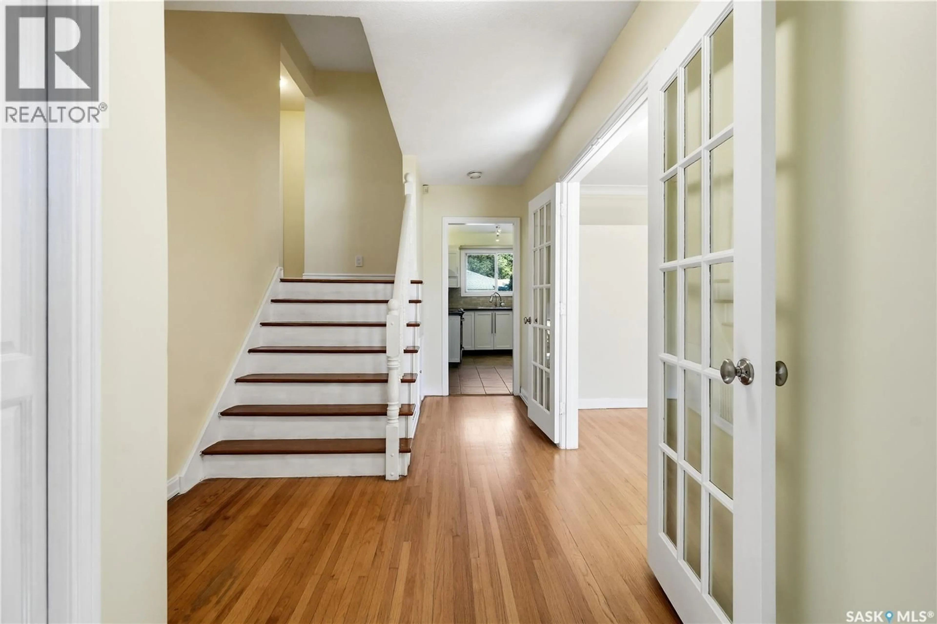Indoor entryway for 49 SCOTT STREET, Regina Saskatchewan S4S4A1