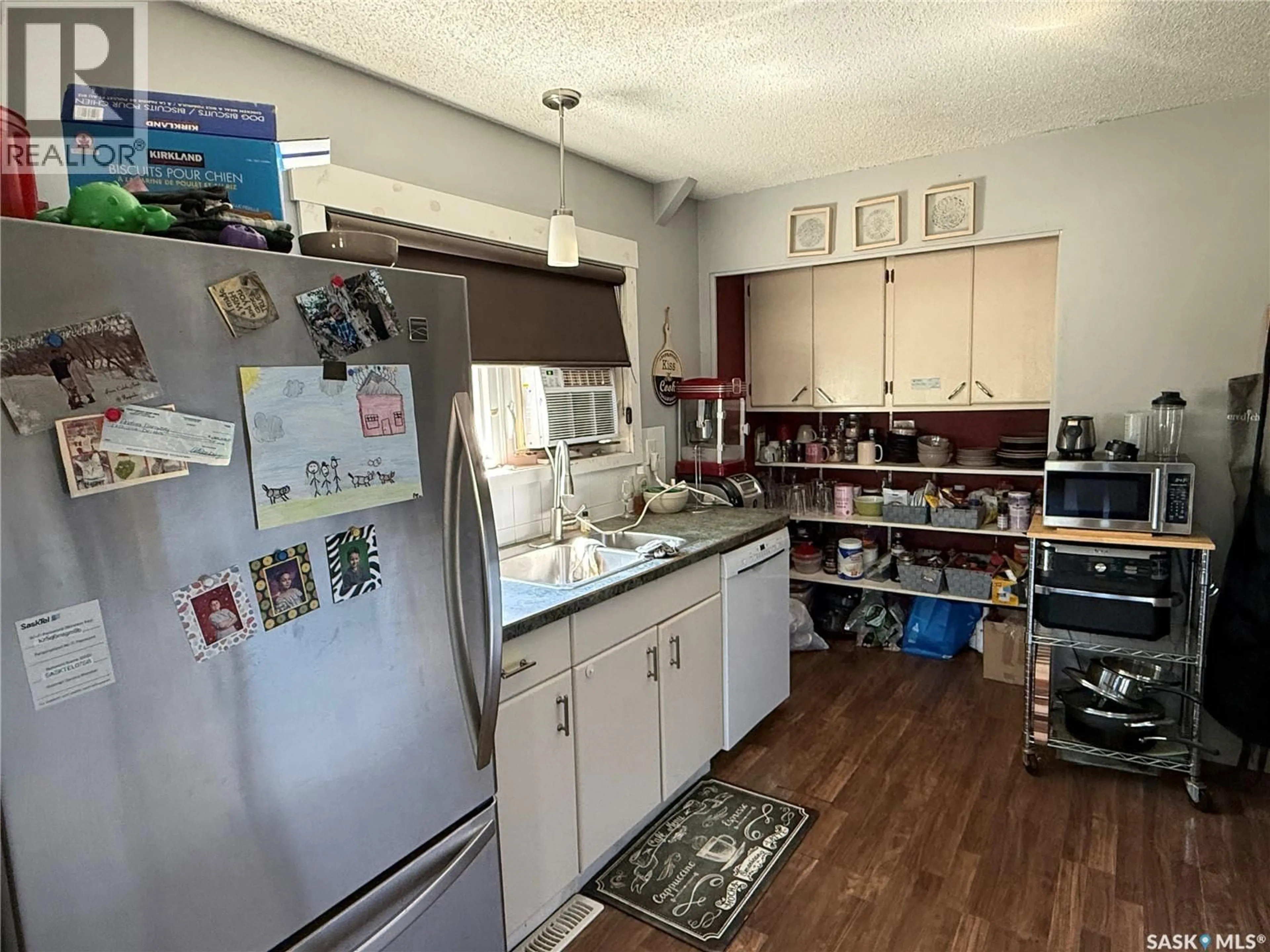 Standard kitchen, unknown for 103 4TH AVENUE, Weyburn Saskatchewan S4H1X7