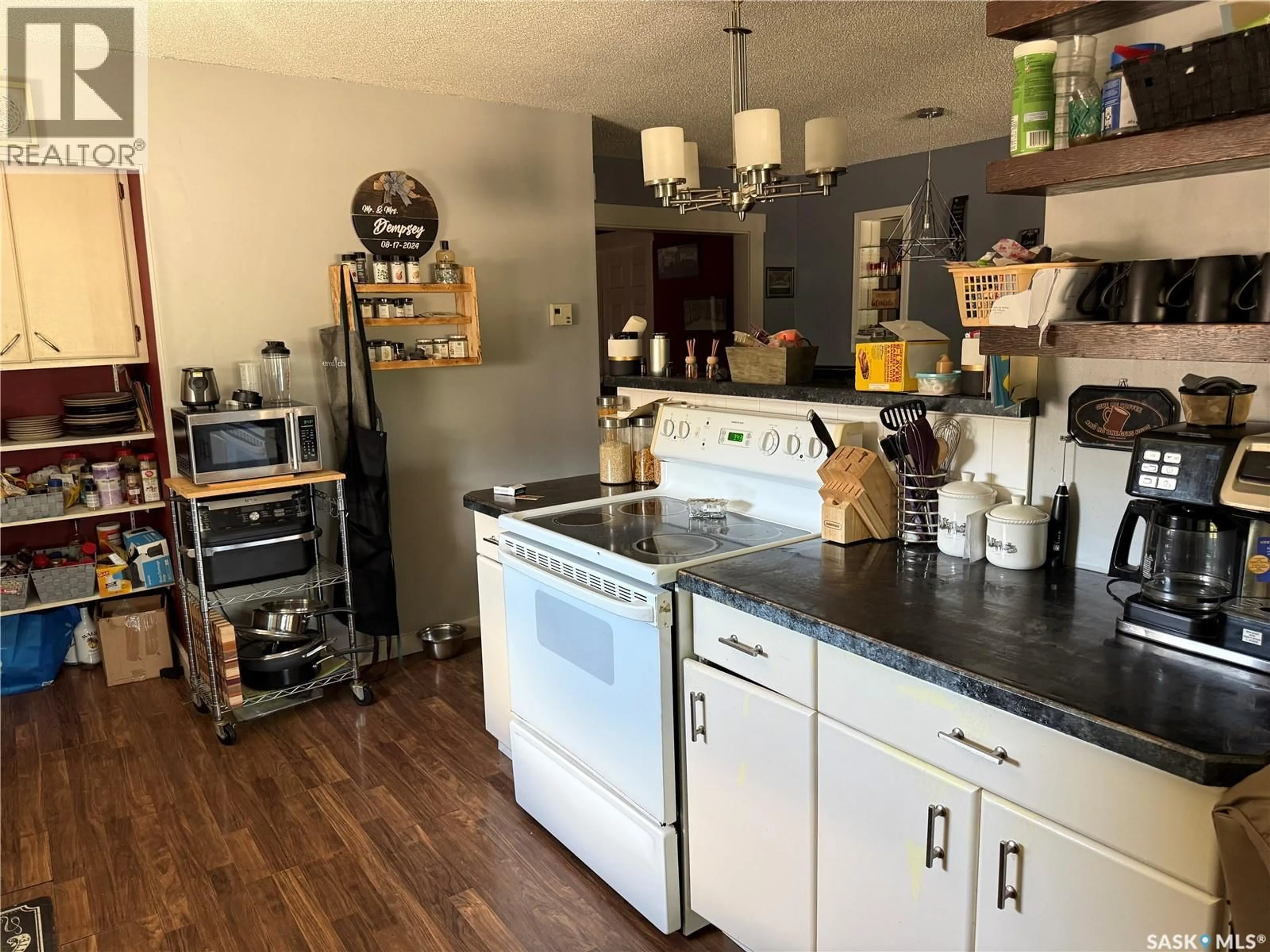 Open concept kitchen, unknown for 103 4TH AVENUE, Weyburn Saskatchewan S4H1X7