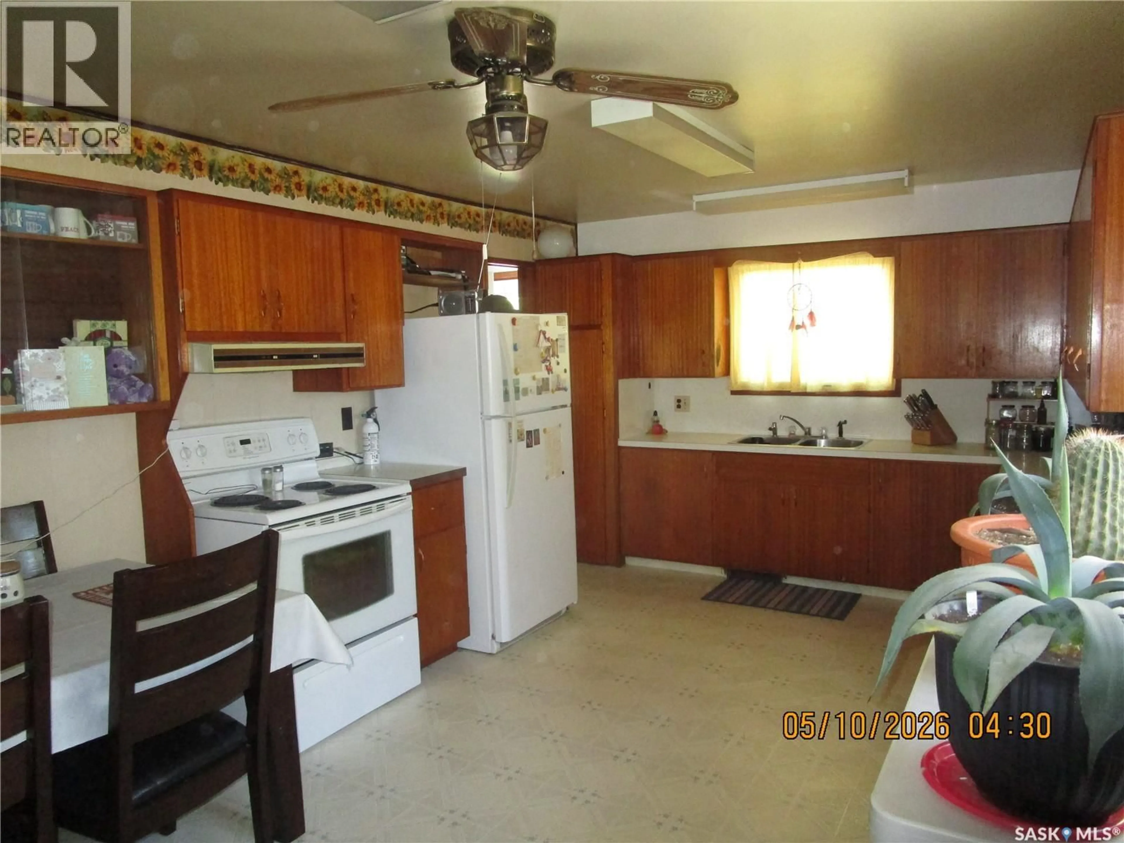 Standard kitchen, unknown for 210 7TH AVENUE, Assiniboia Saskatchewan S0H0B0