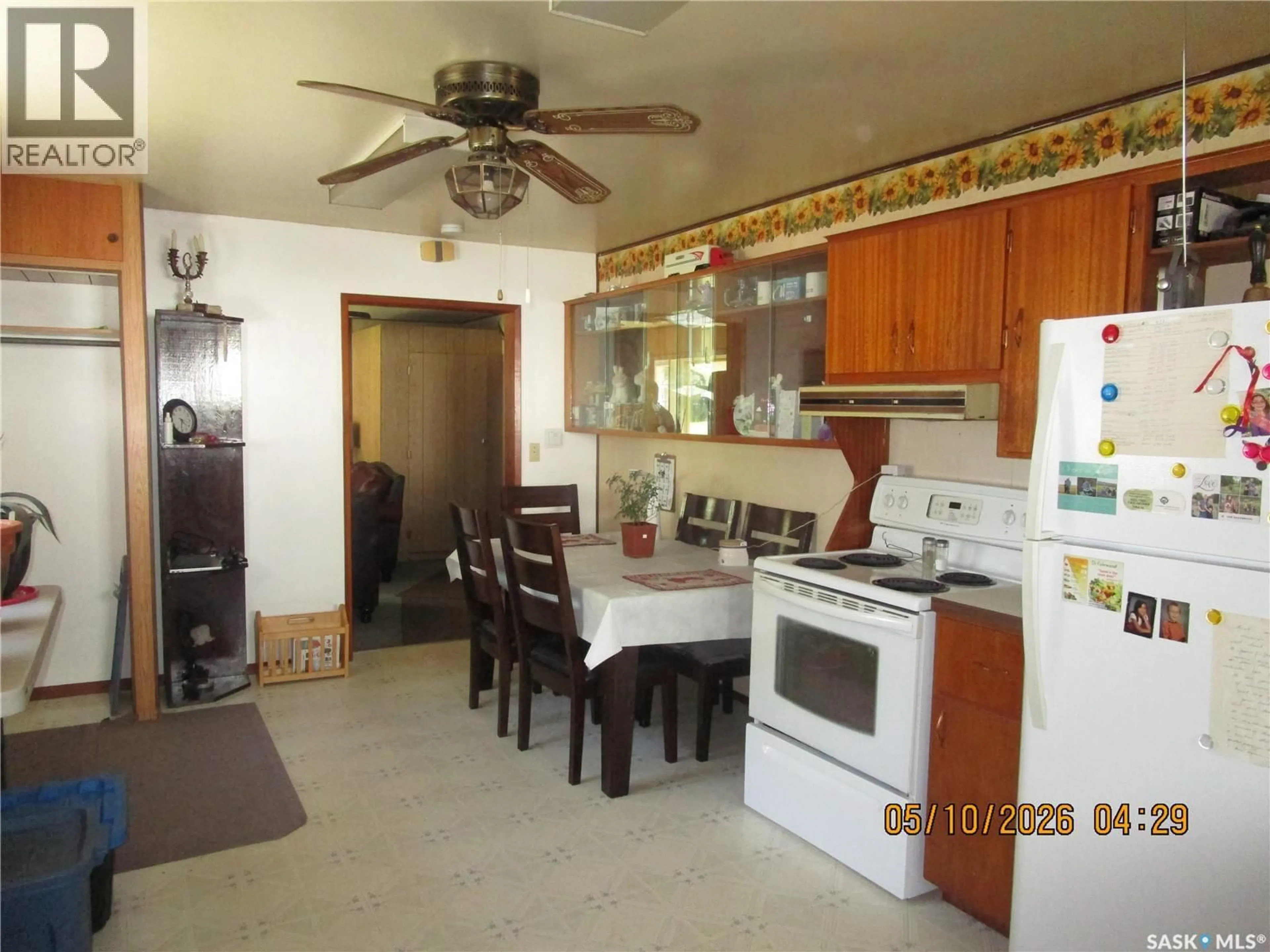 Standard kitchen, unknown for 210 7TH AVENUE, Assiniboia Saskatchewan S0H0B0