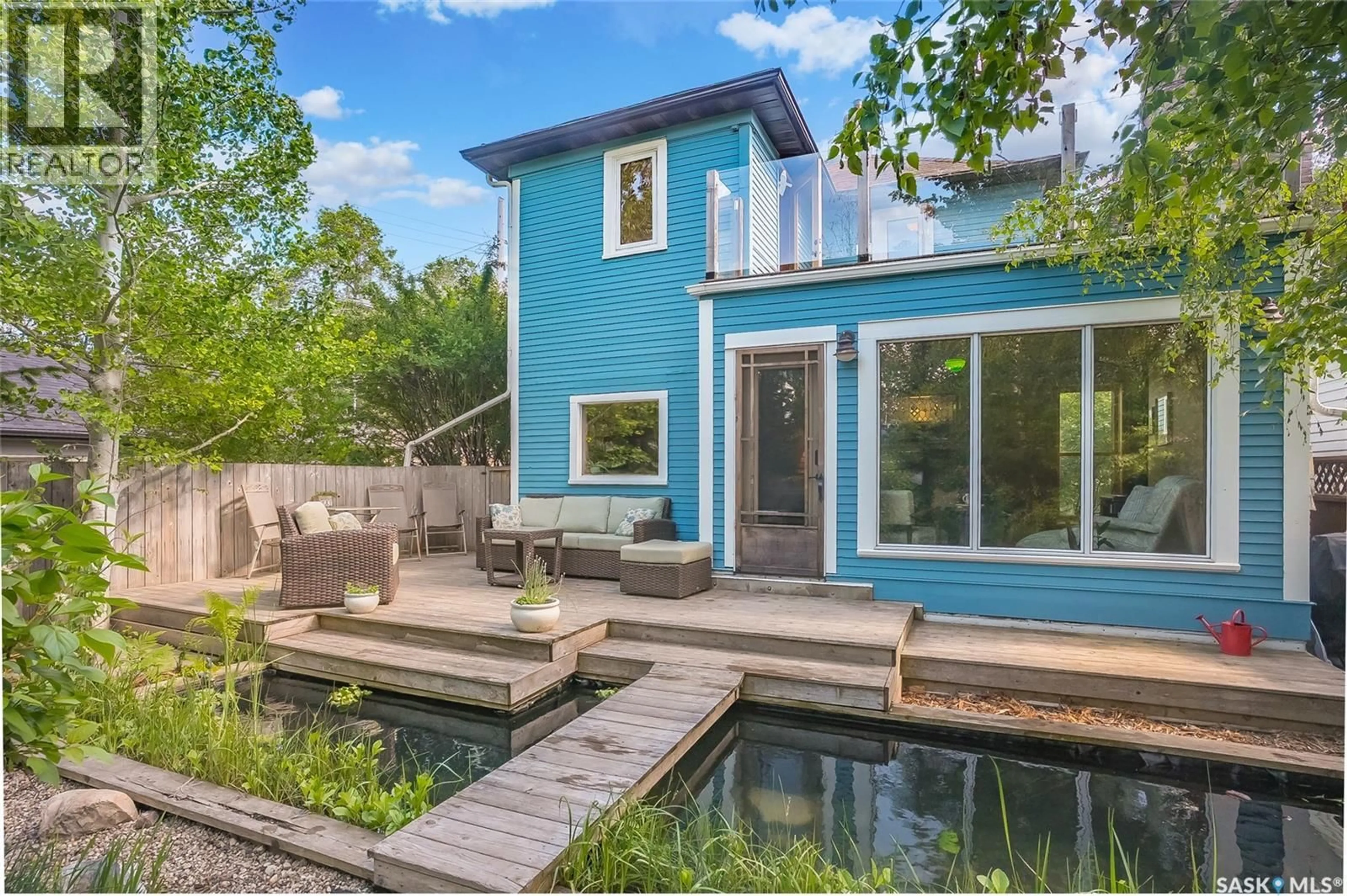 Home with vinyl exterior material, water/lake/river/ocean view for 725 11TH STREET, Saskatoon Saskatchewan S7N0G4