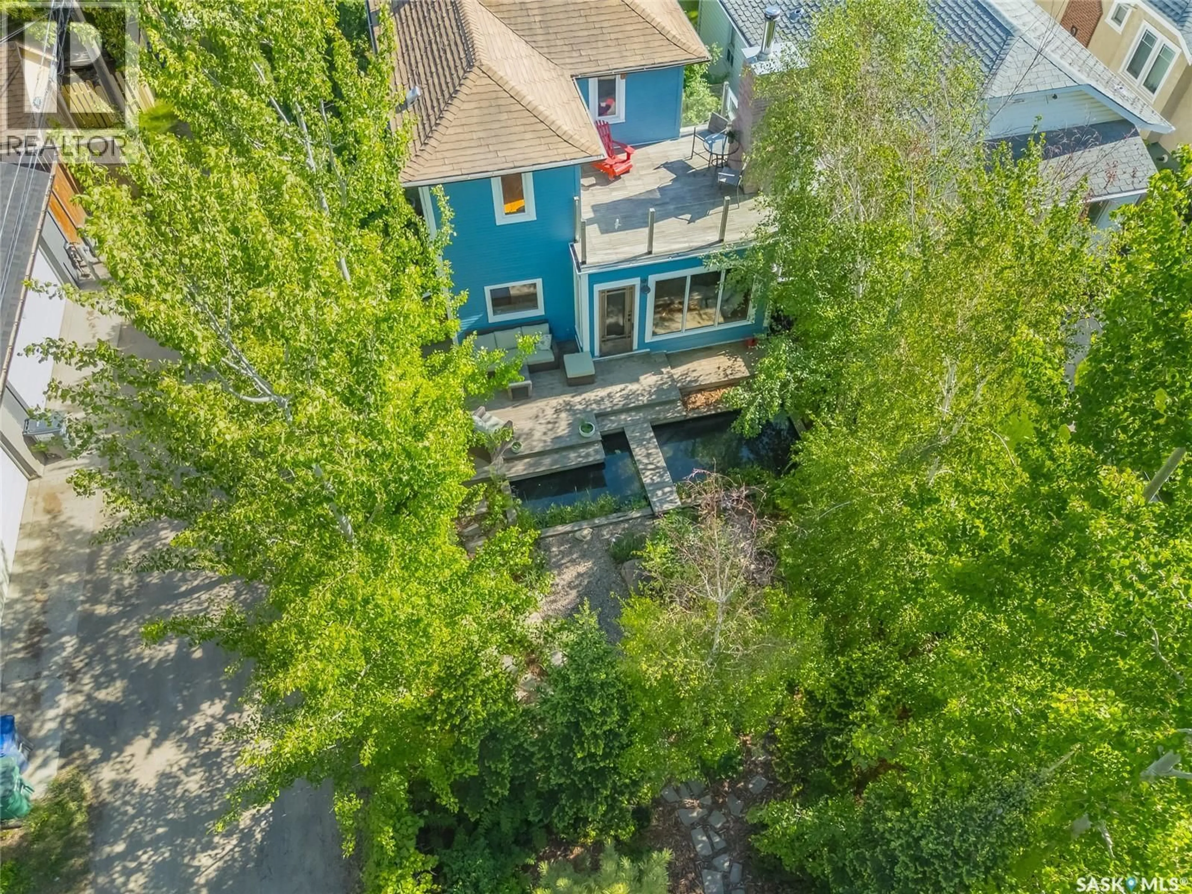 A pic from outside/outdoor area/front of a property/back of a property/a pic from drone, street for 725 11TH STREET, Saskatoon Saskatchewan S7N0G4