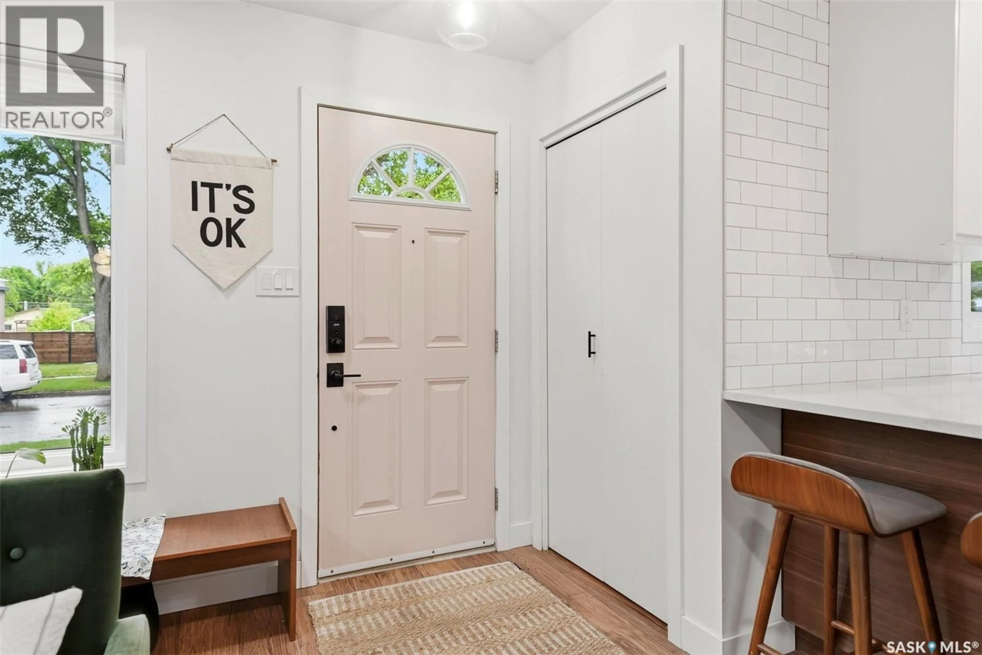 Indoor entryway for 713 6TH STREET, Saskatoon Saskatchewan S7H1C5