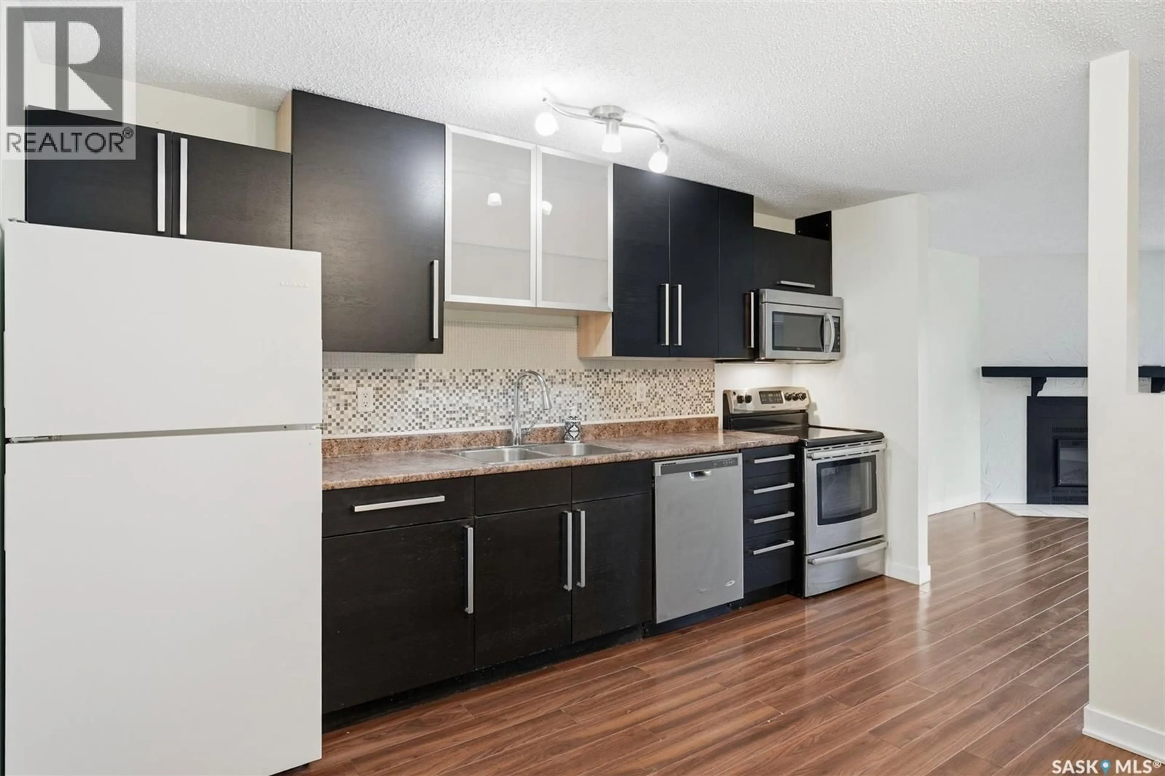 Standard kitchen, wood/laminate floor for 306 - 536 4TH AVENUE, Saskatoon Saskatchewan S7K2M7
