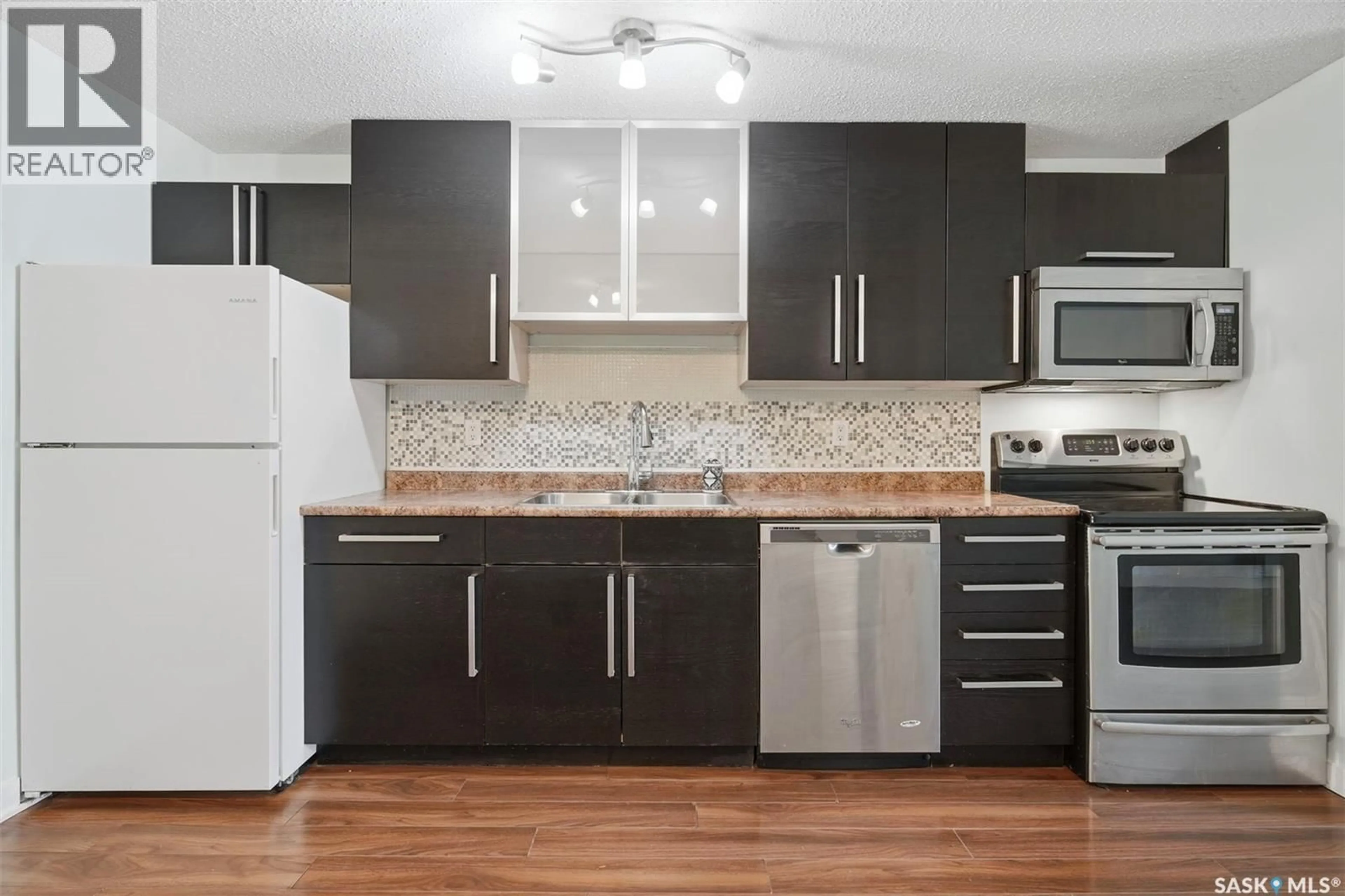 Standard kitchen, wood/laminate floor for 306 - 536 4TH AVENUE, Saskatoon Saskatchewan S7K2M7