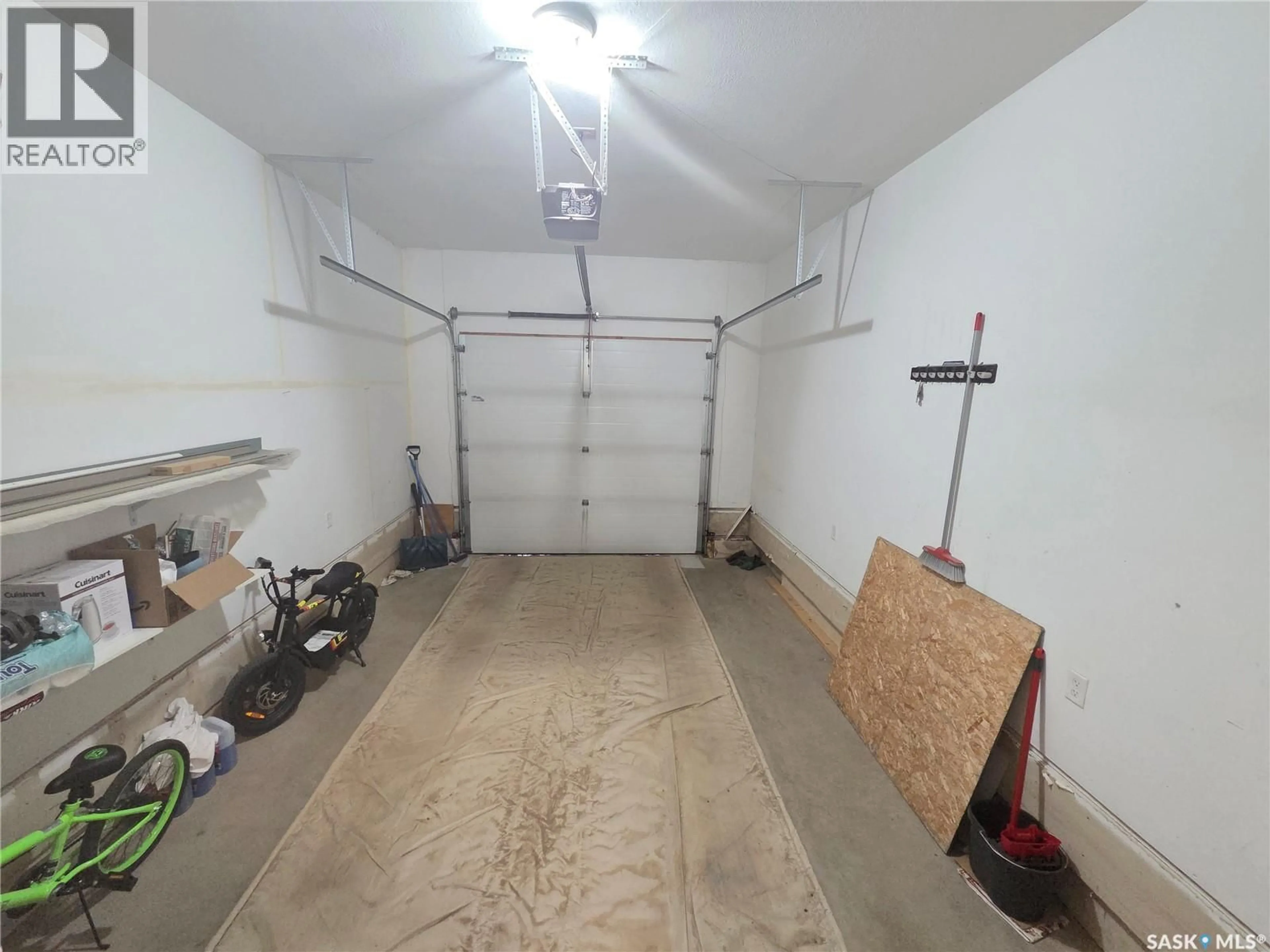 Indoor garage for 5 - 201 RUCKLE ROAD, Carlyle Saskatchewan S0C0R0