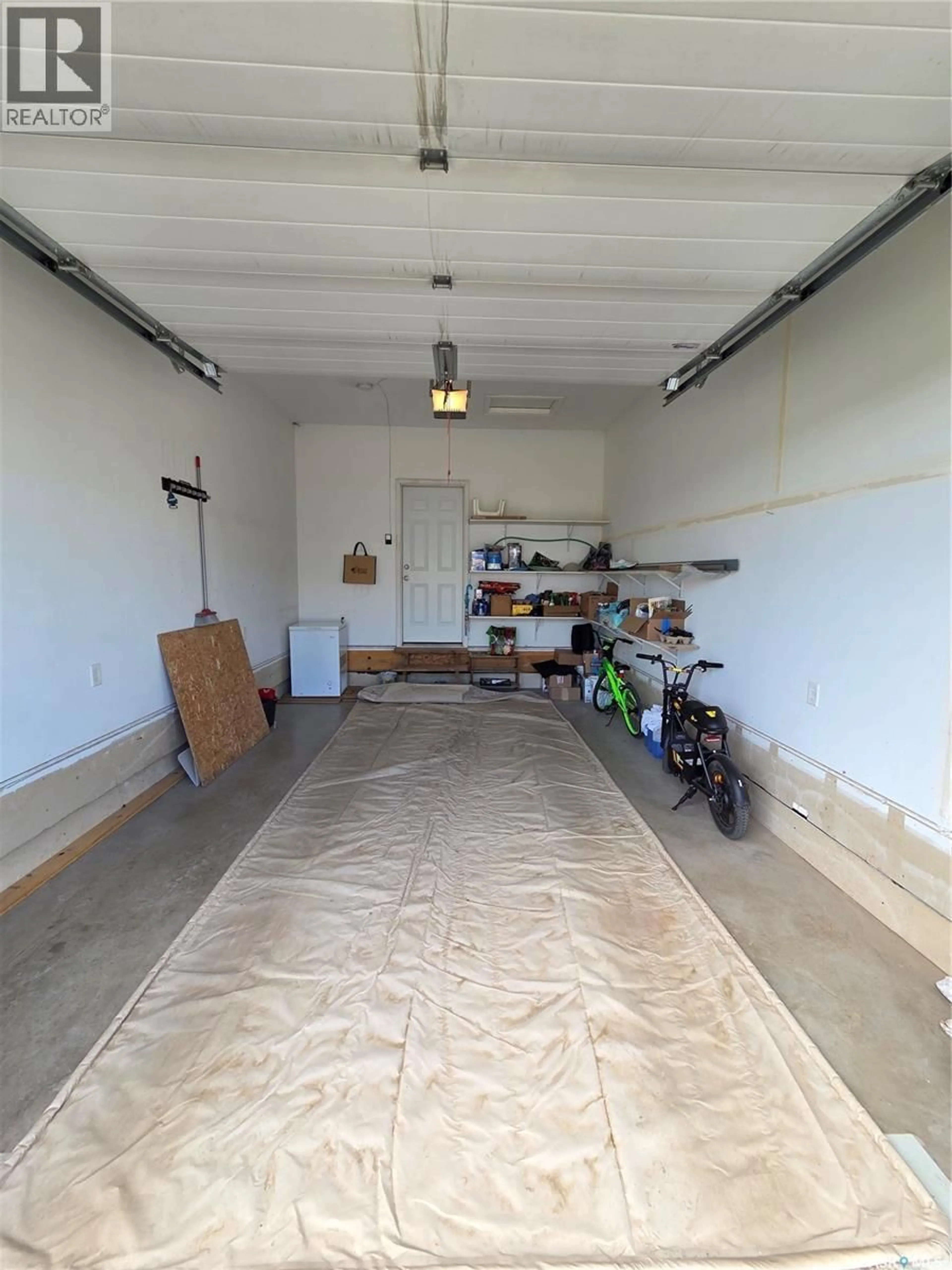 Indoor garage for 5 - 201 RUCKLE ROAD, Carlyle Saskatchewan S0C0R0