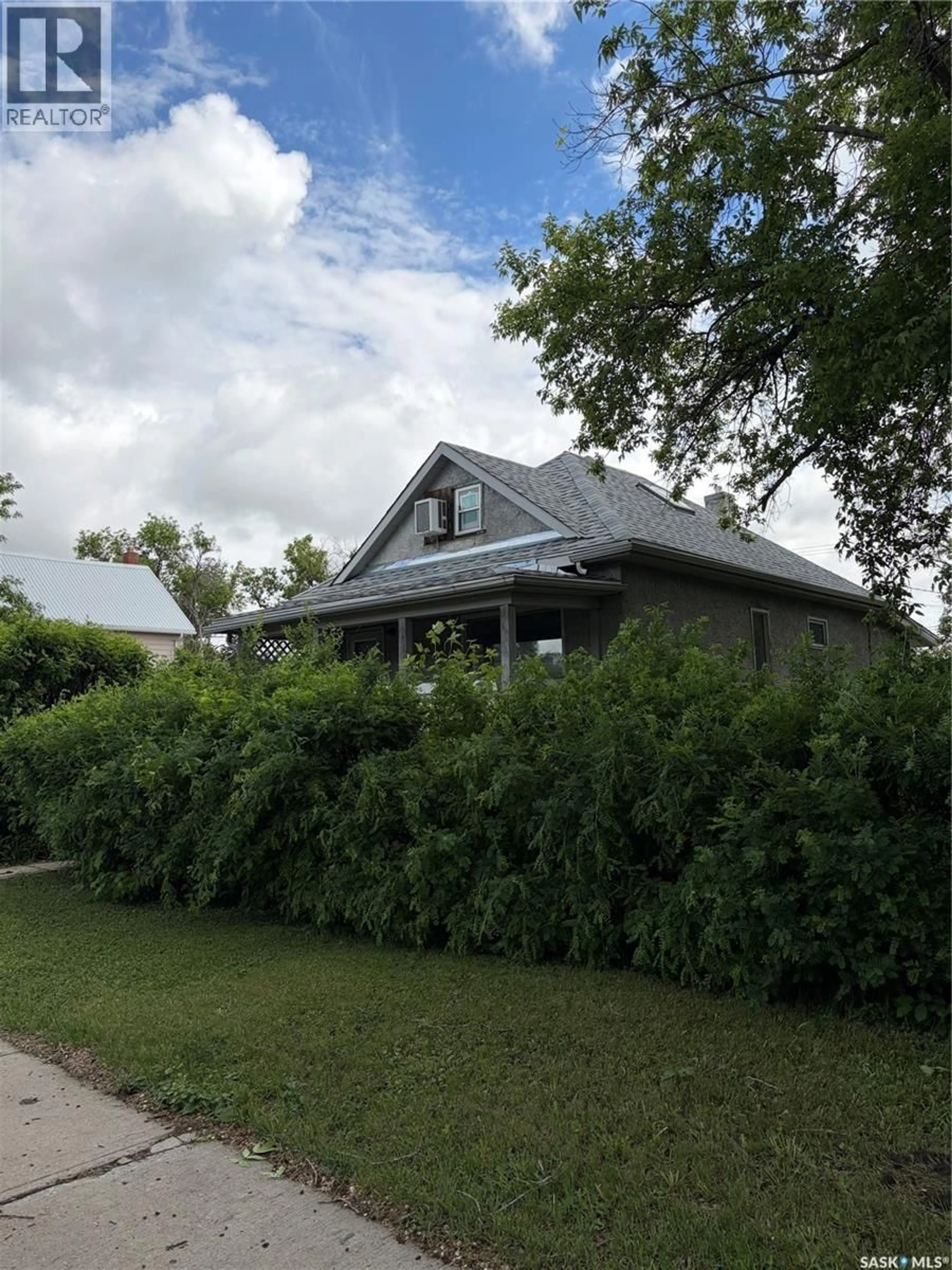 A pic from outside/outdoor area/front of a property/back of a property/a pic from drone, street for 1603 GARNET STREET, Regina Saskatchewan S4T2Z1