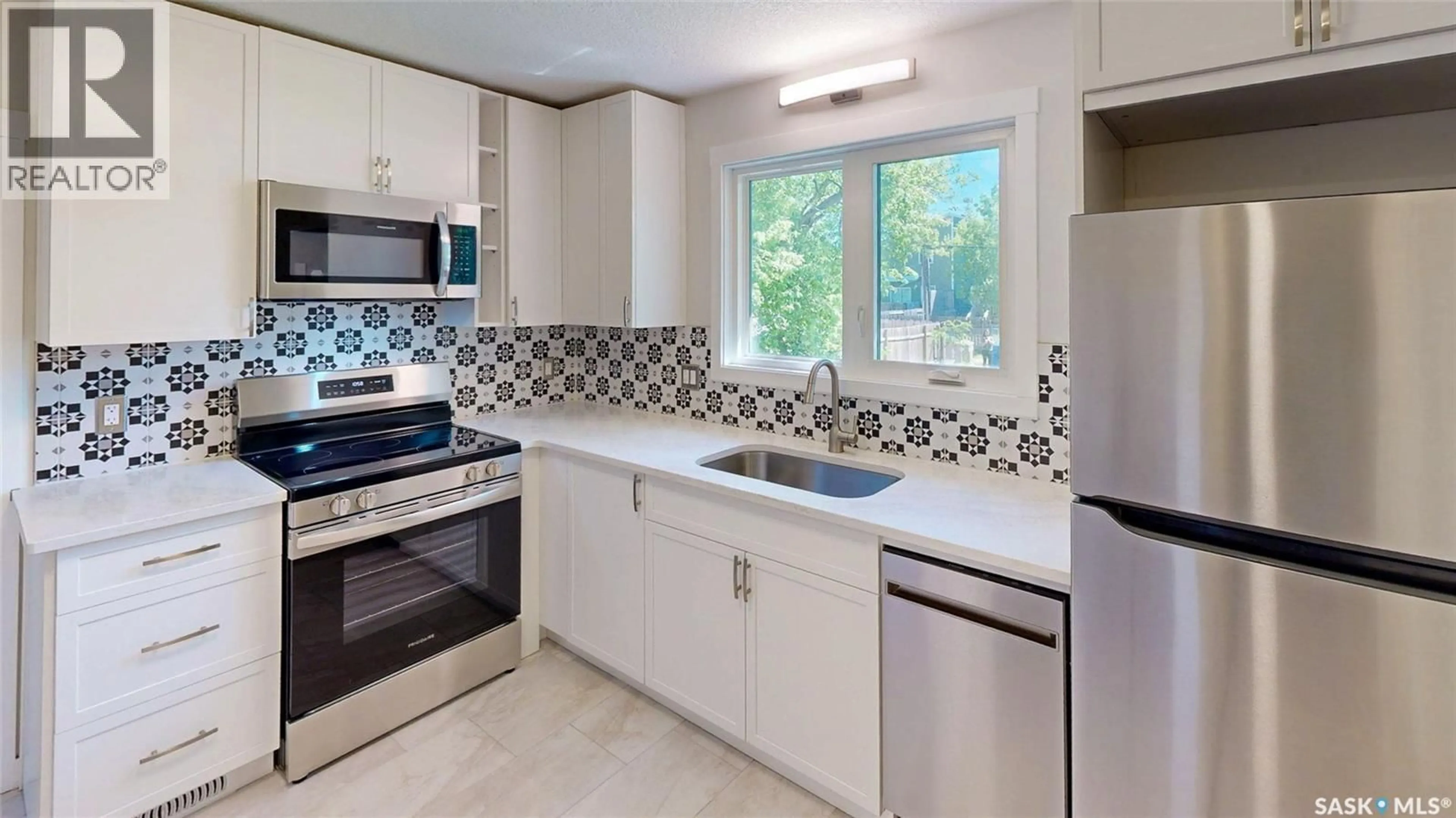 Standard kitchen, ceramic/tile floor for 909 ARTHUR STREET, Regina Saskatchewan S4T4V6