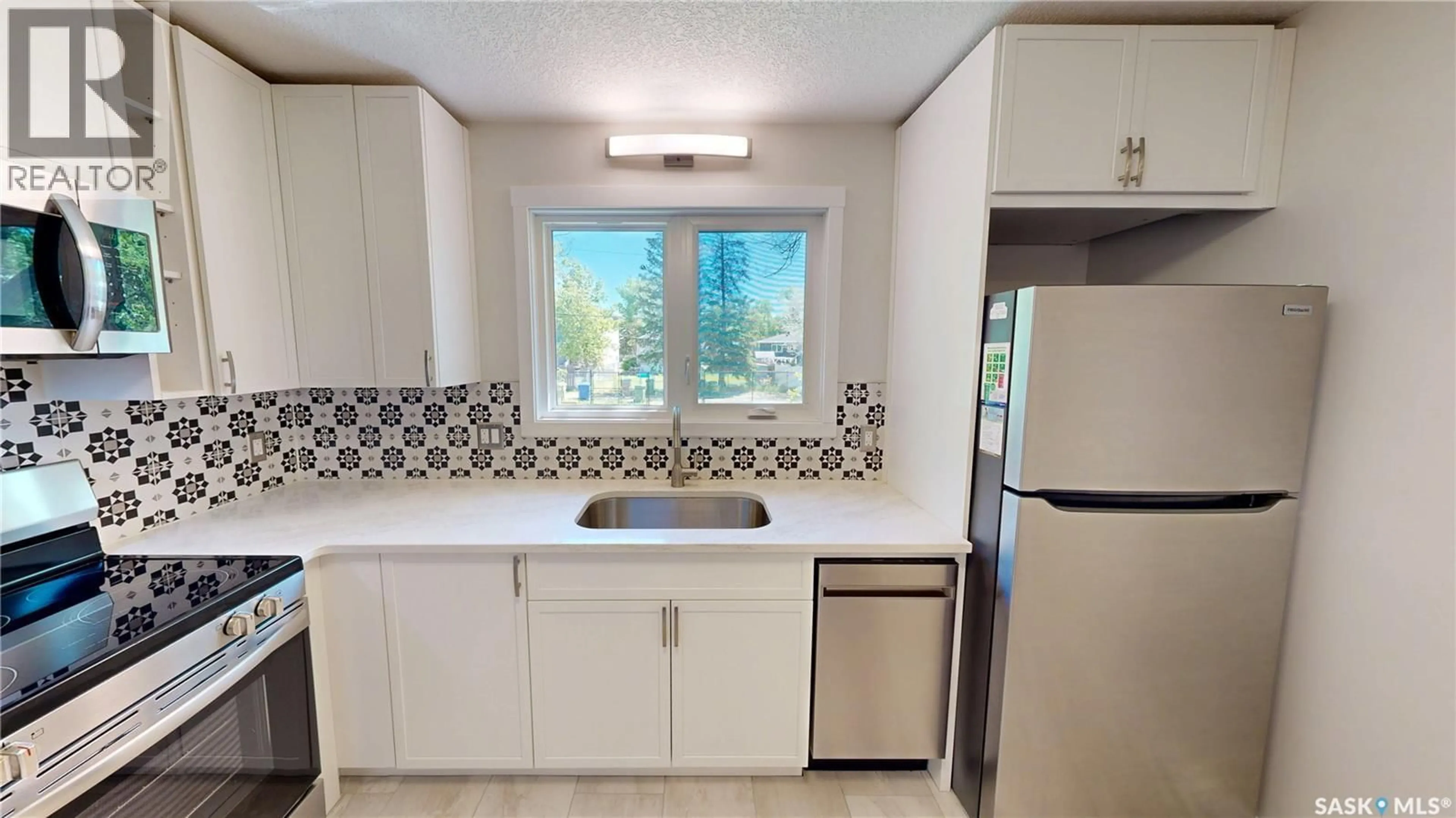 Standard kitchen, ceramic/tile floor for 909 ARTHUR STREET, Regina Saskatchewan S4T4V6
