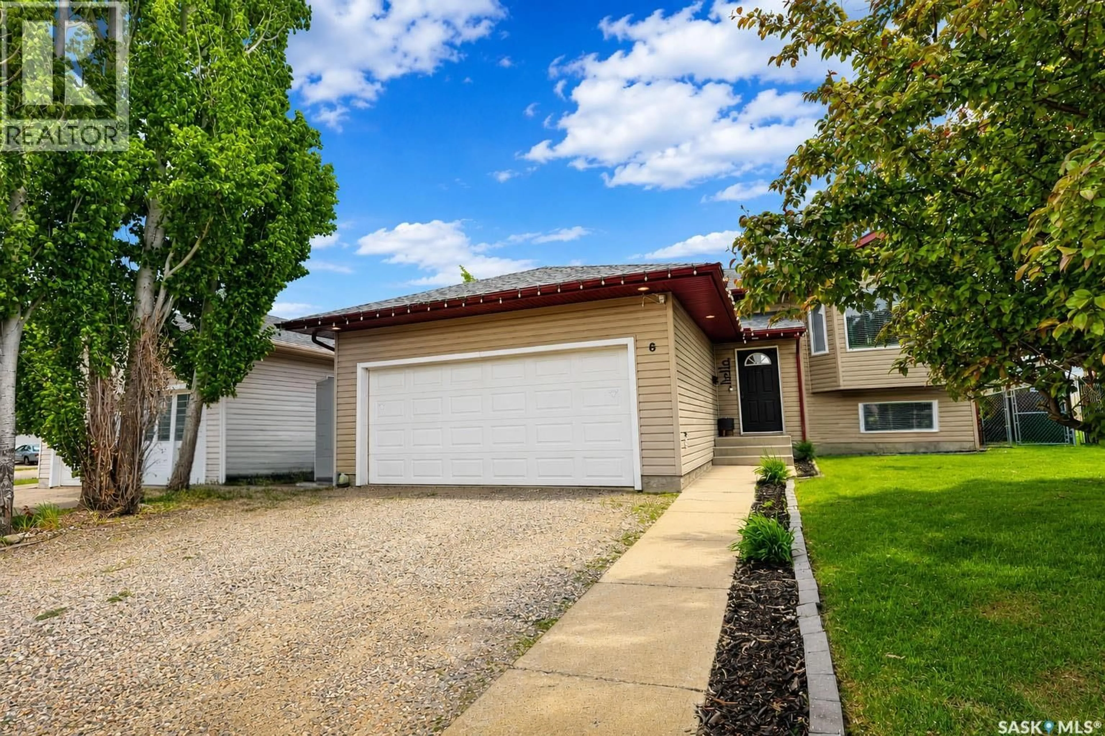 Home with vinyl exterior material, street for 6 DMYTERKO BAY, Prince Albert Saskatchewan S6V8E8