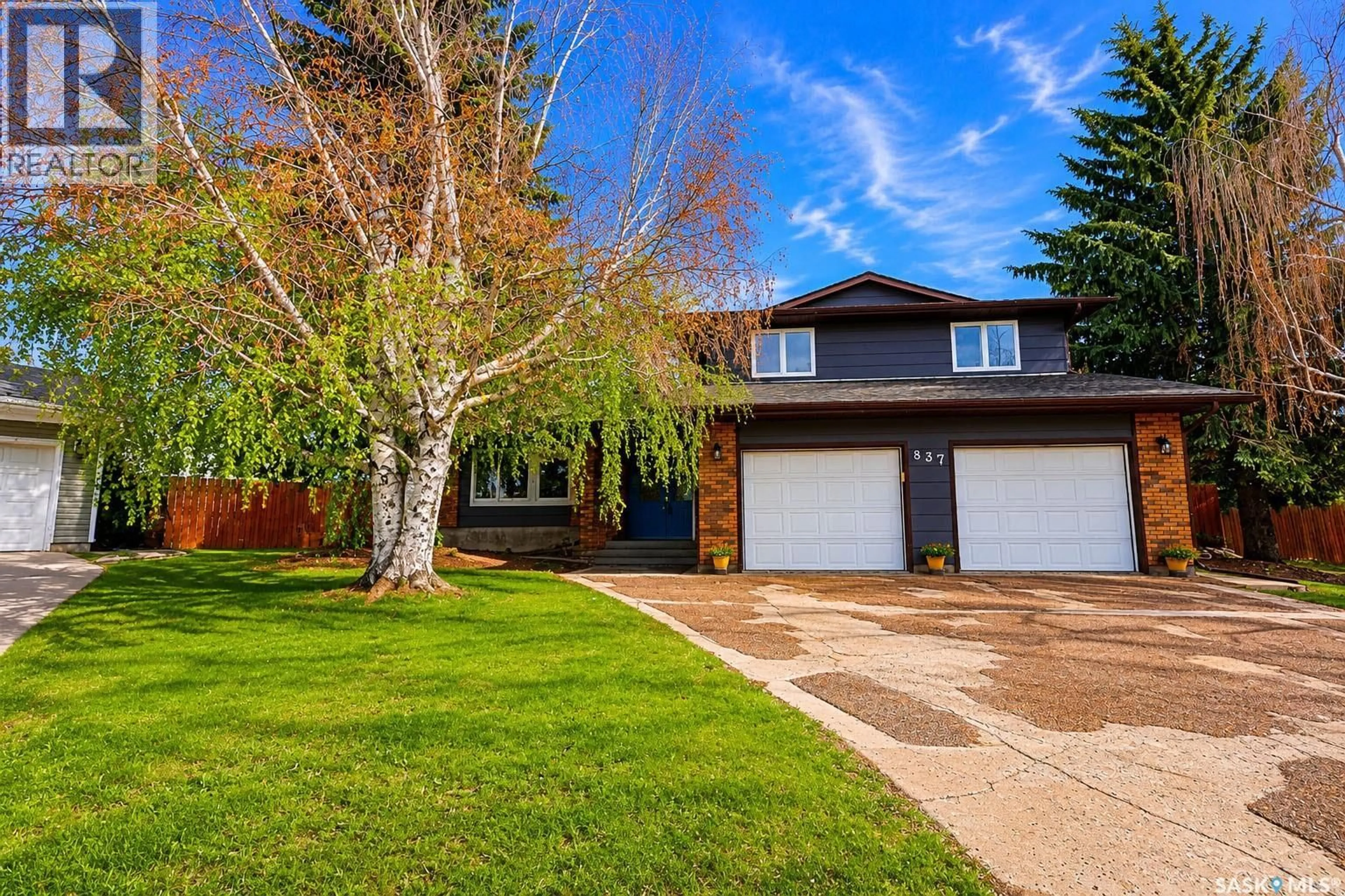 A pic from outside/outdoor area/front of a property/back of a property/a pic from drone, street for 837 CONROY PLACE, Prince Albert Saskatchewan S6V6Y7