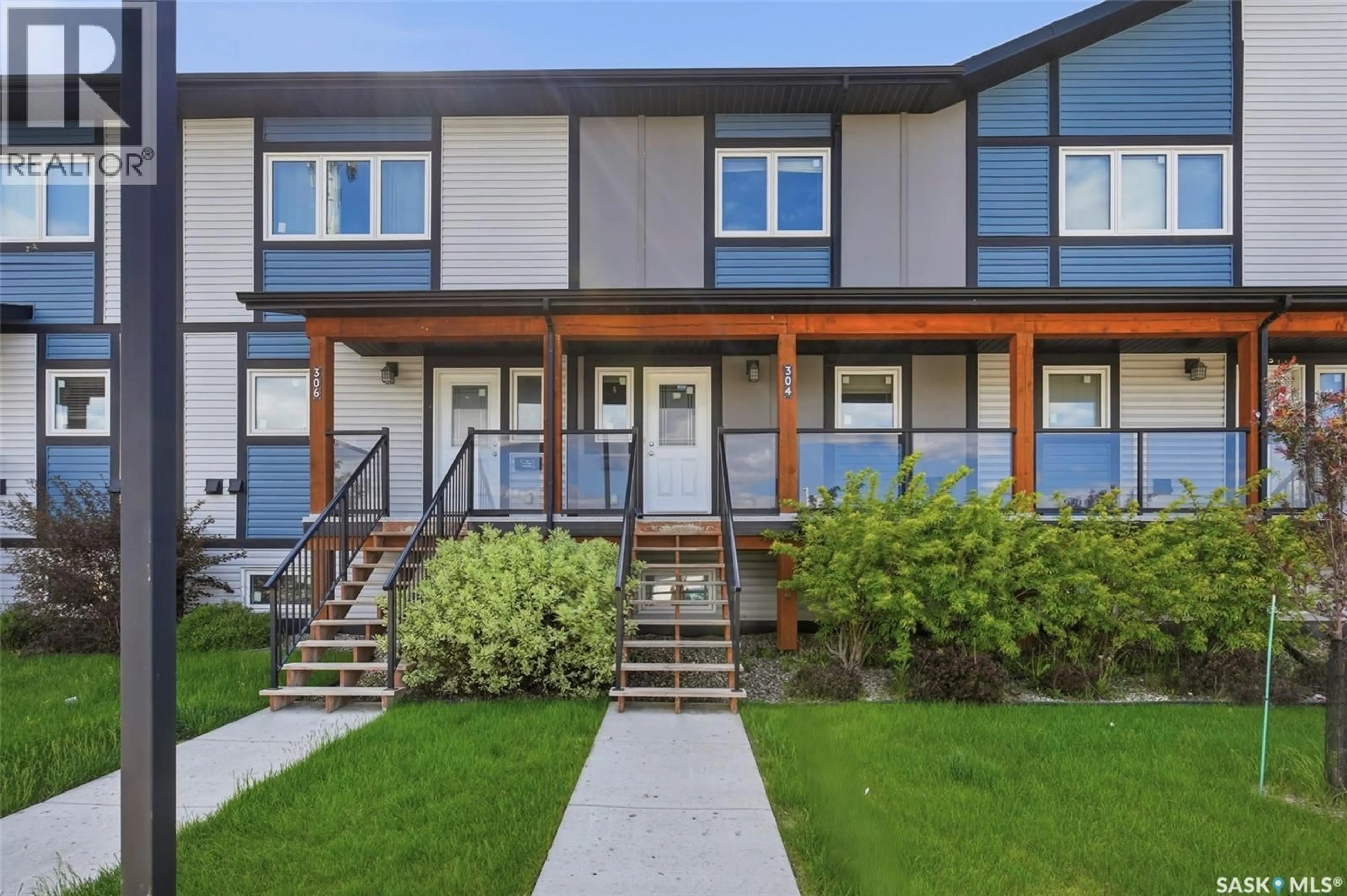 Home with vinyl exterior material, street for 304 620 CORNISH ROAD, Saskatoon Saskatchewan S7T0Y3