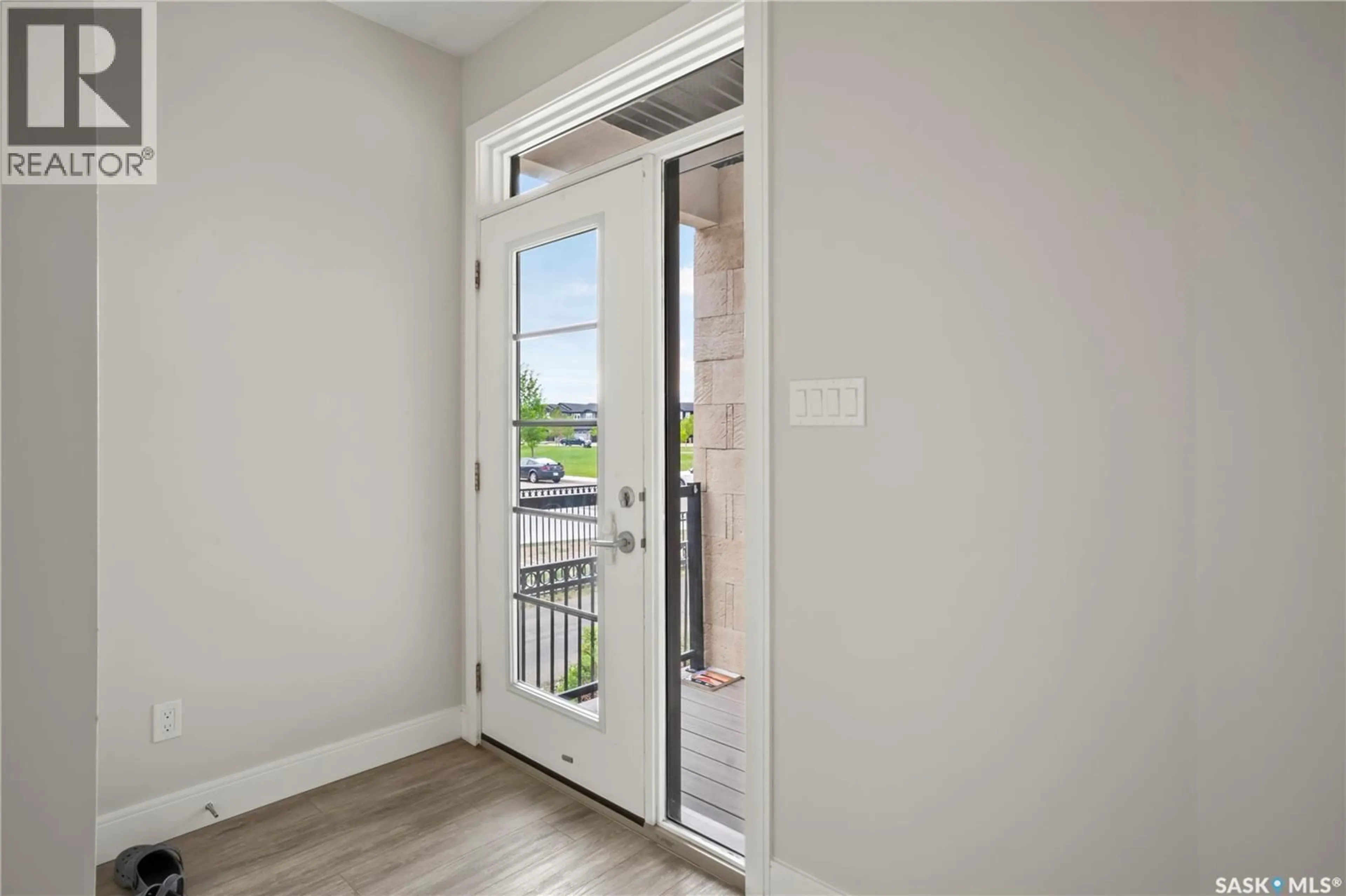 Indoor entryway for 3312 CROSBIE CRESCENT, Regina Saskatchewan S4V3S4