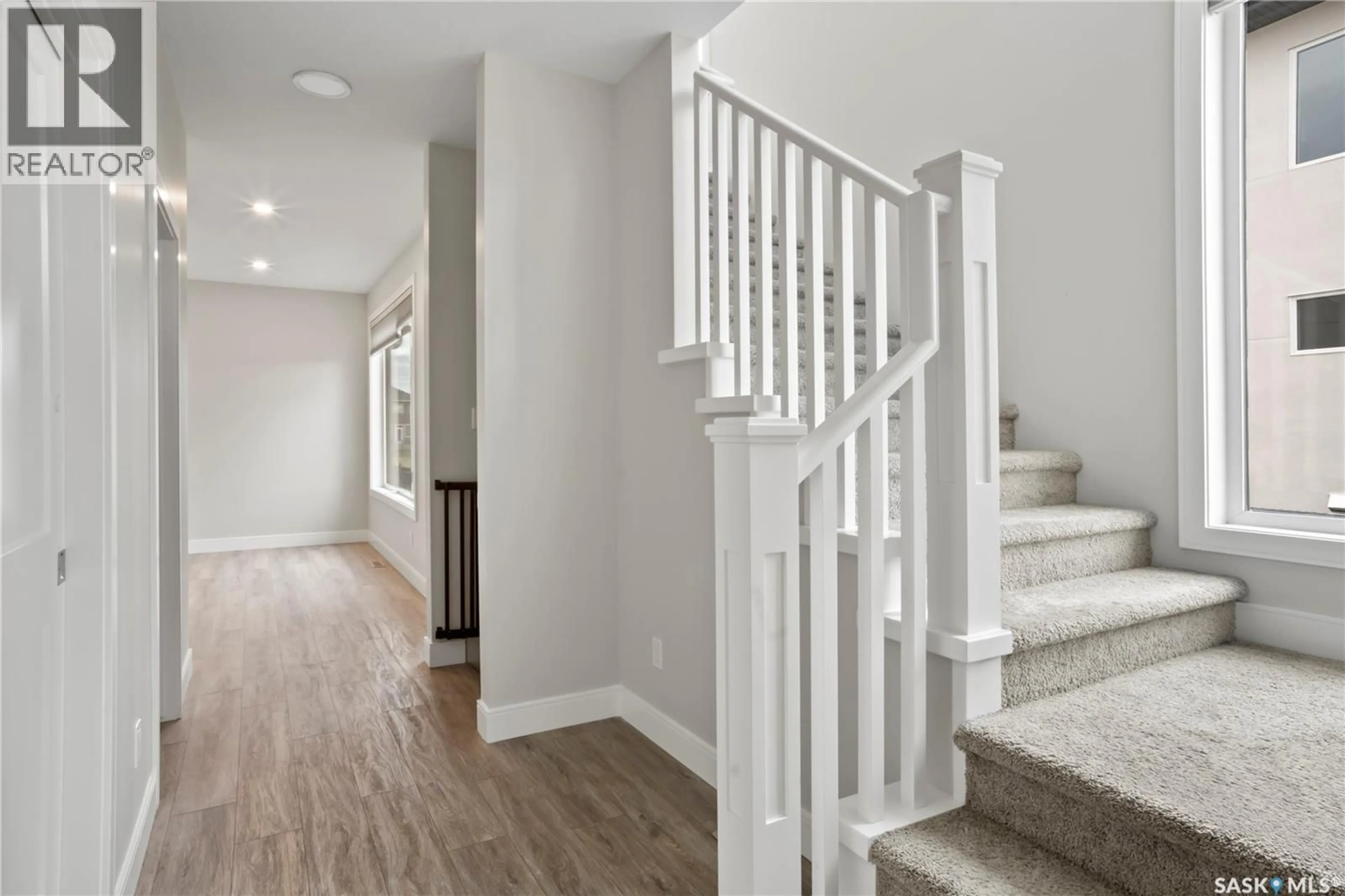 Stairs for 3312 CROSBIE CRESCENT, Regina Saskatchewan S4V3S4