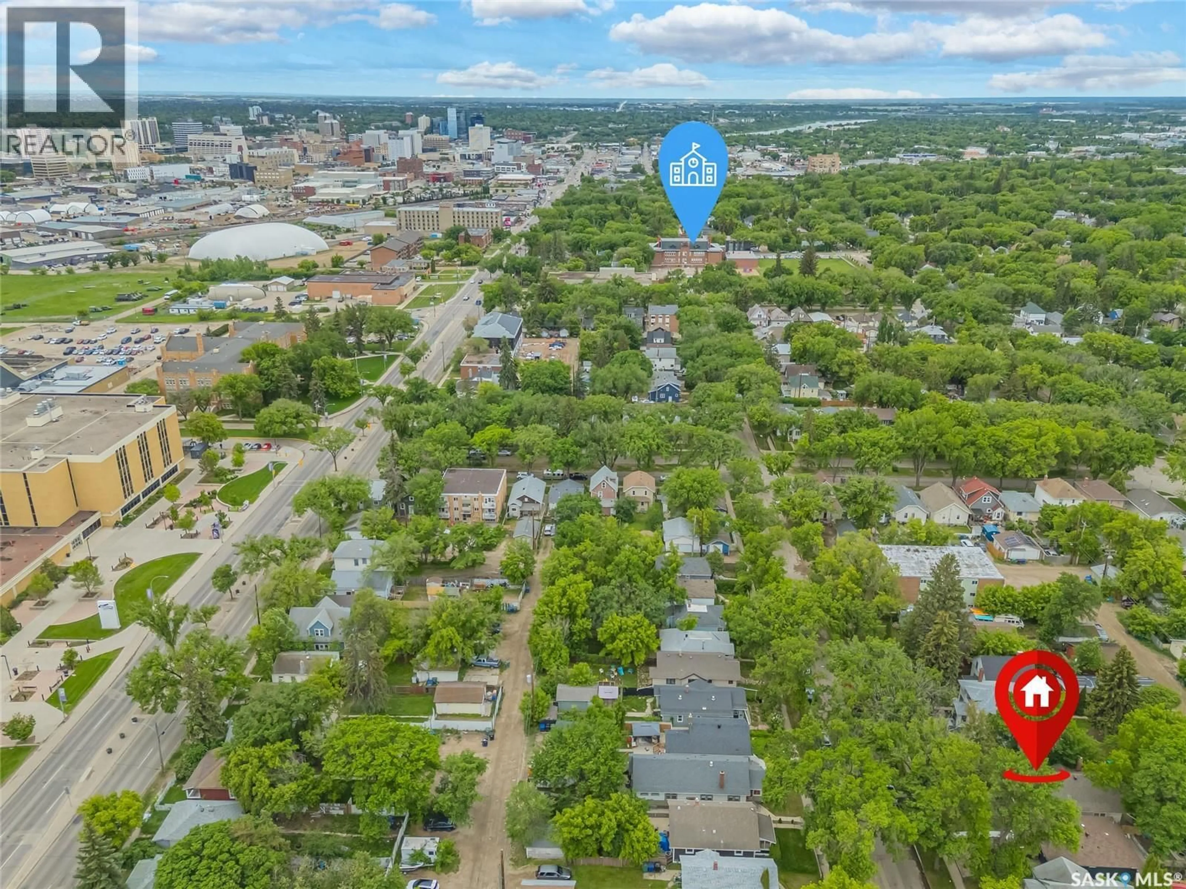 A pic from outside/outdoor area/front of a property/back of a property/a pic from drone, city buildings view from balcony for 1121 B AVENUE, Saskatoon Saskatchewan S7L1G2