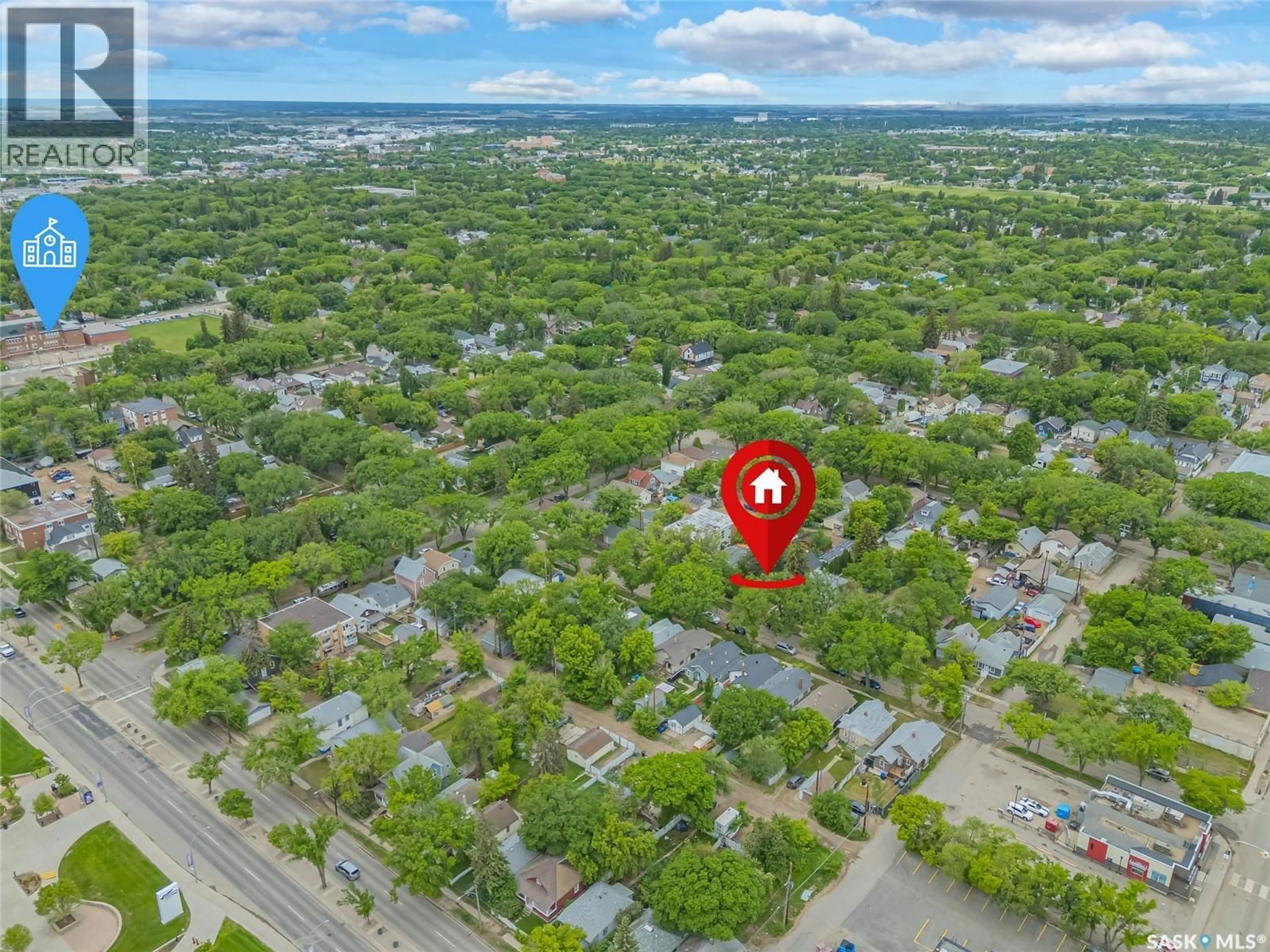 A pic from outside/outdoor area/front of a property/back of a property/a pic from drone, street for 1121 B AVENUE, Saskatoon Saskatchewan S7L1G2