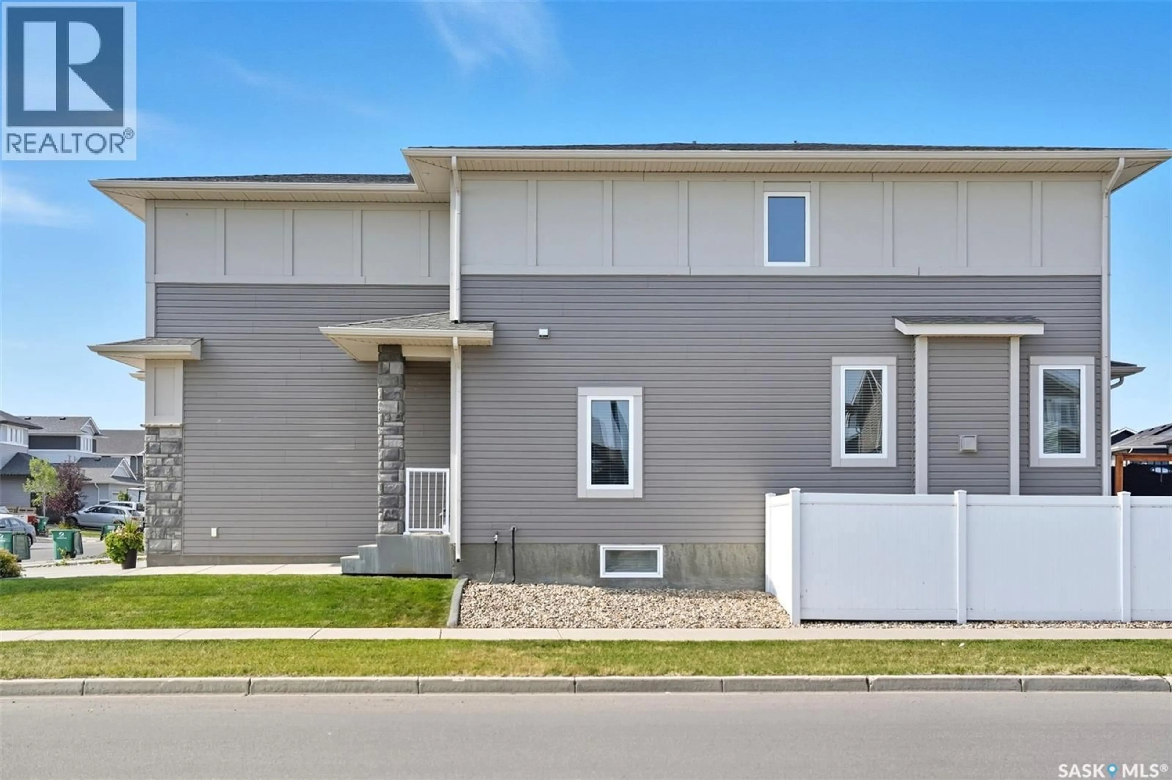 Home with vinyl exterior material, street for 387 UNDERHILL BEND, Saskatoon Saskatchewan S7V0N1