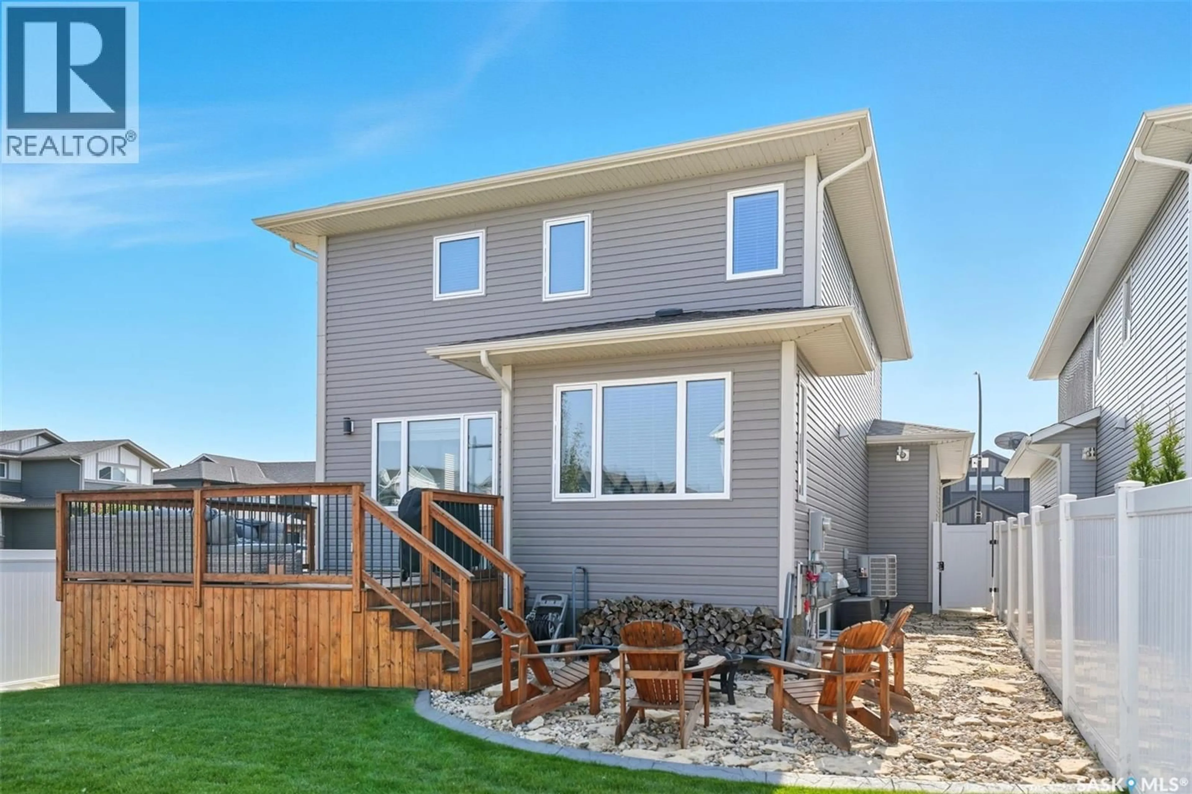 Home with vinyl exterior material, unknown for 387 UNDERHILL BEND, Saskatoon Saskatchewan S7V0N1