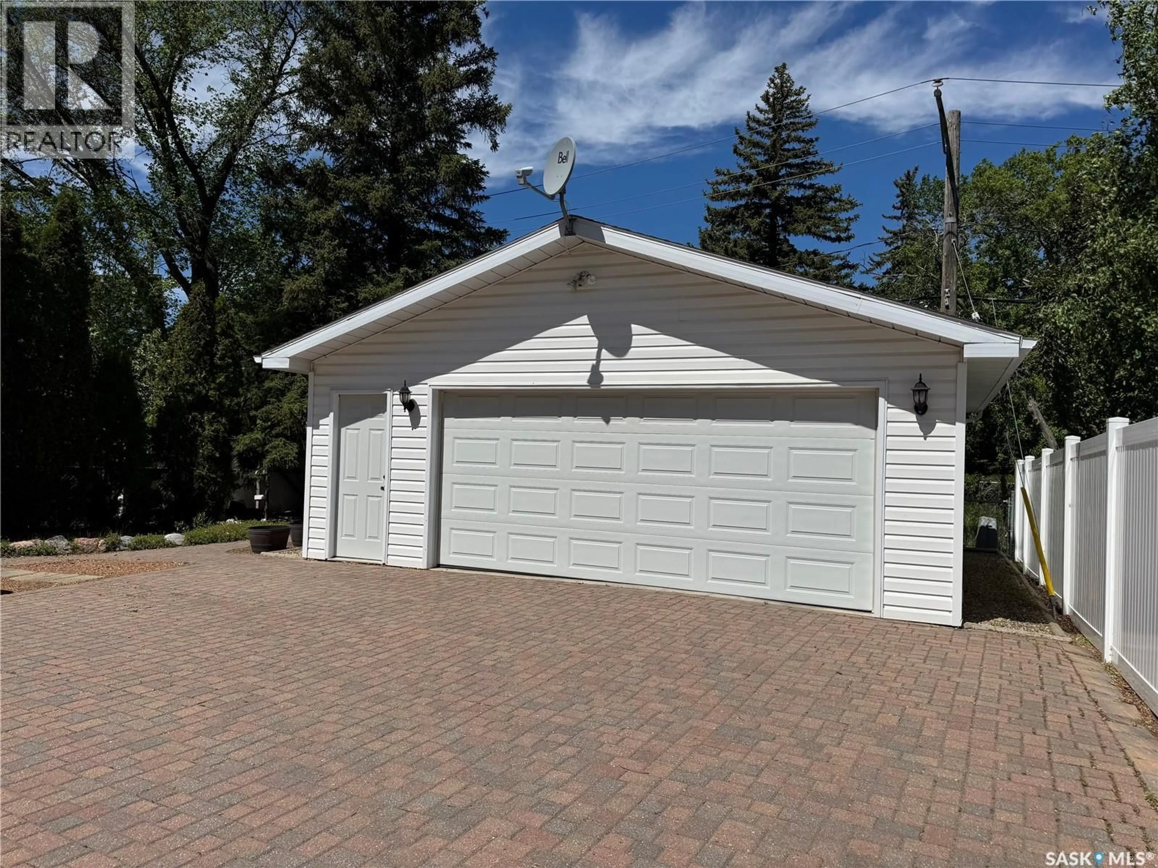 Indoor garage for 712 DOUGLAS PARK CRESCENT, Regina Saskatchewan S4N2S2