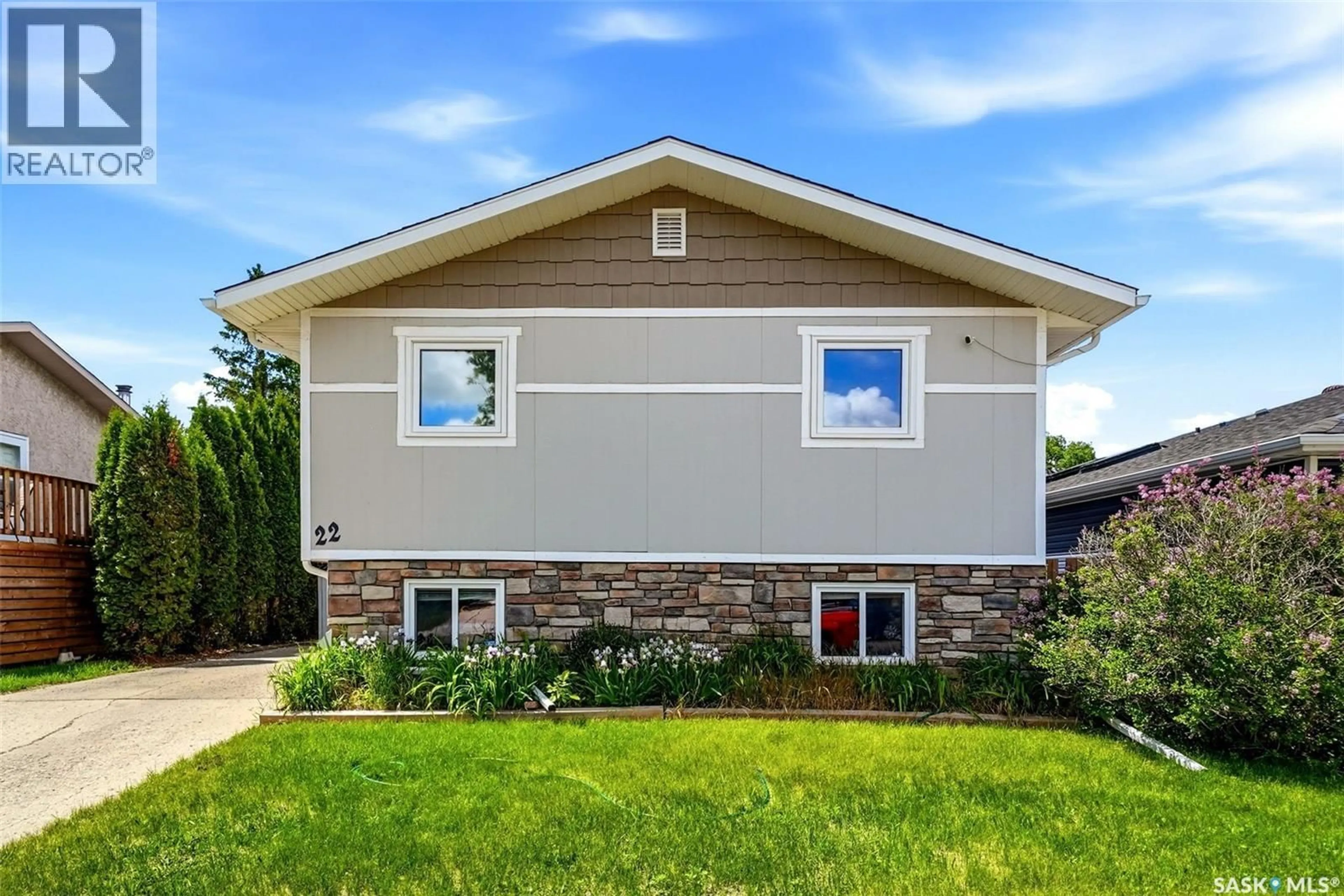 Home with vinyl exterior material, building for 22 SALEMKA CRESCENT, Regina Saskatchewan S4R7S1