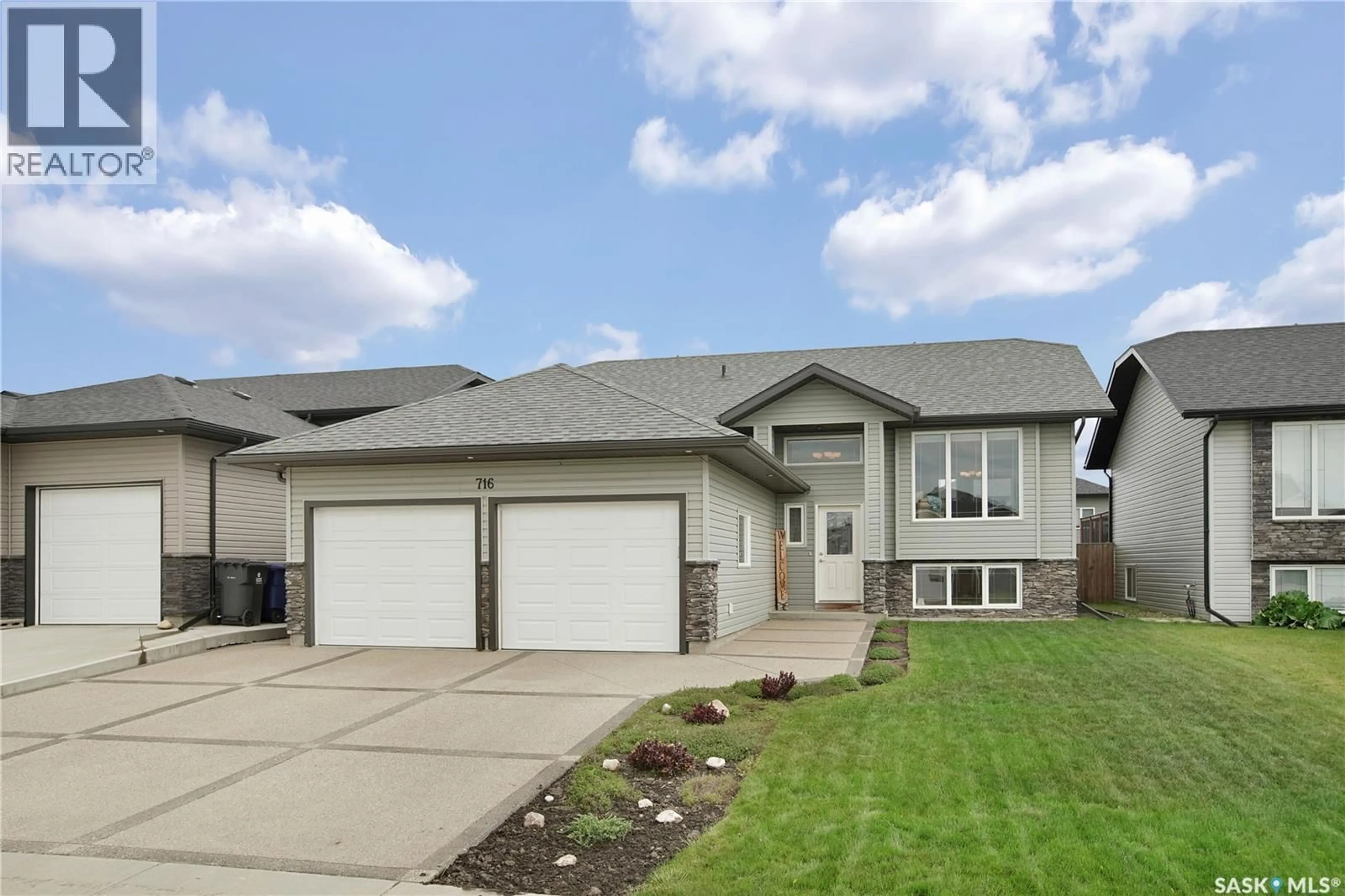 Home with vinyl exterior material, street for 716 SARAZEN DRIVE, Warman Saskatchewan S0K4S4