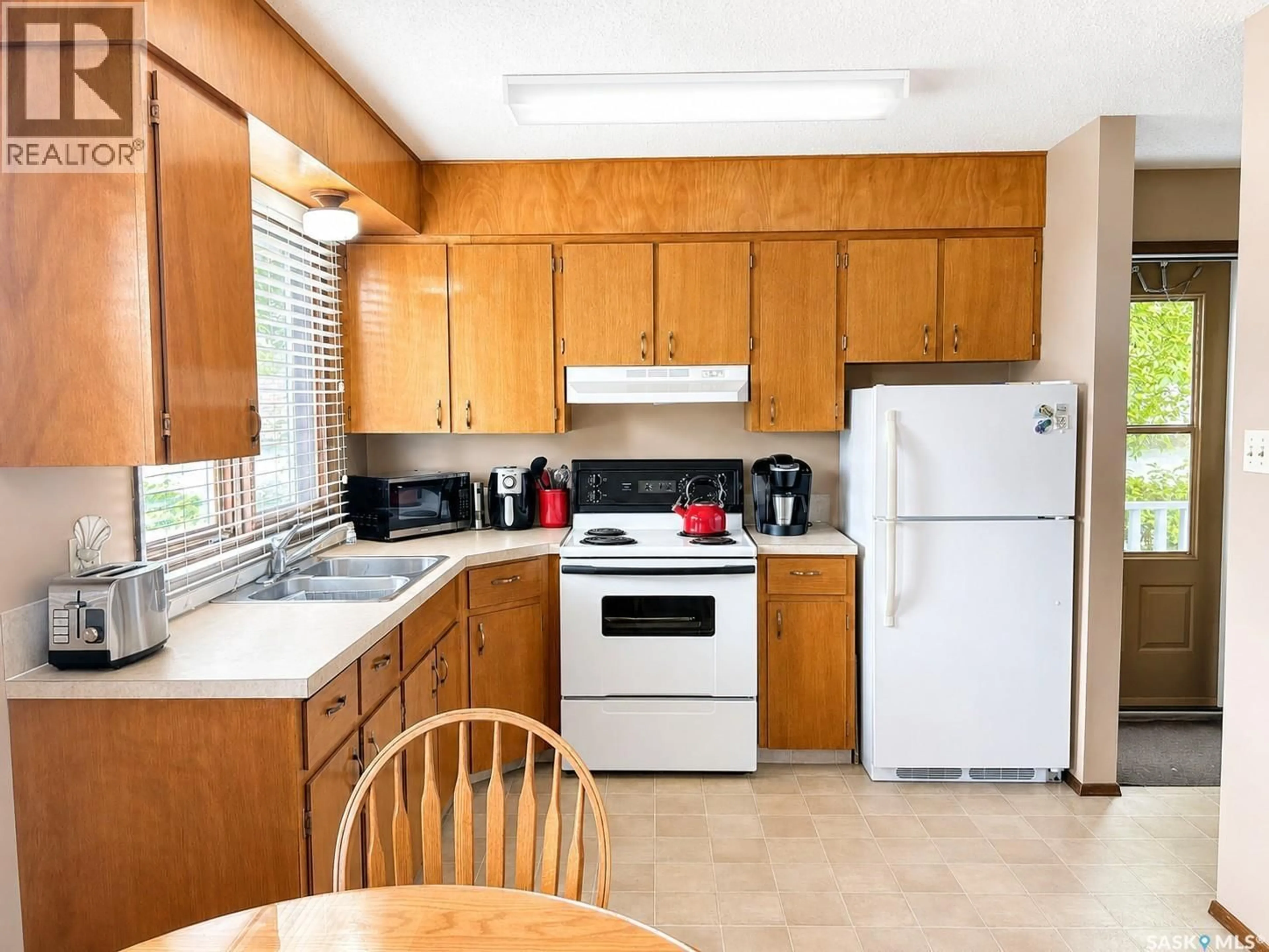 Standard kitchen, unknown for 205 4TH AVENUE, Shellbrook Saskatchewan S0J2E0