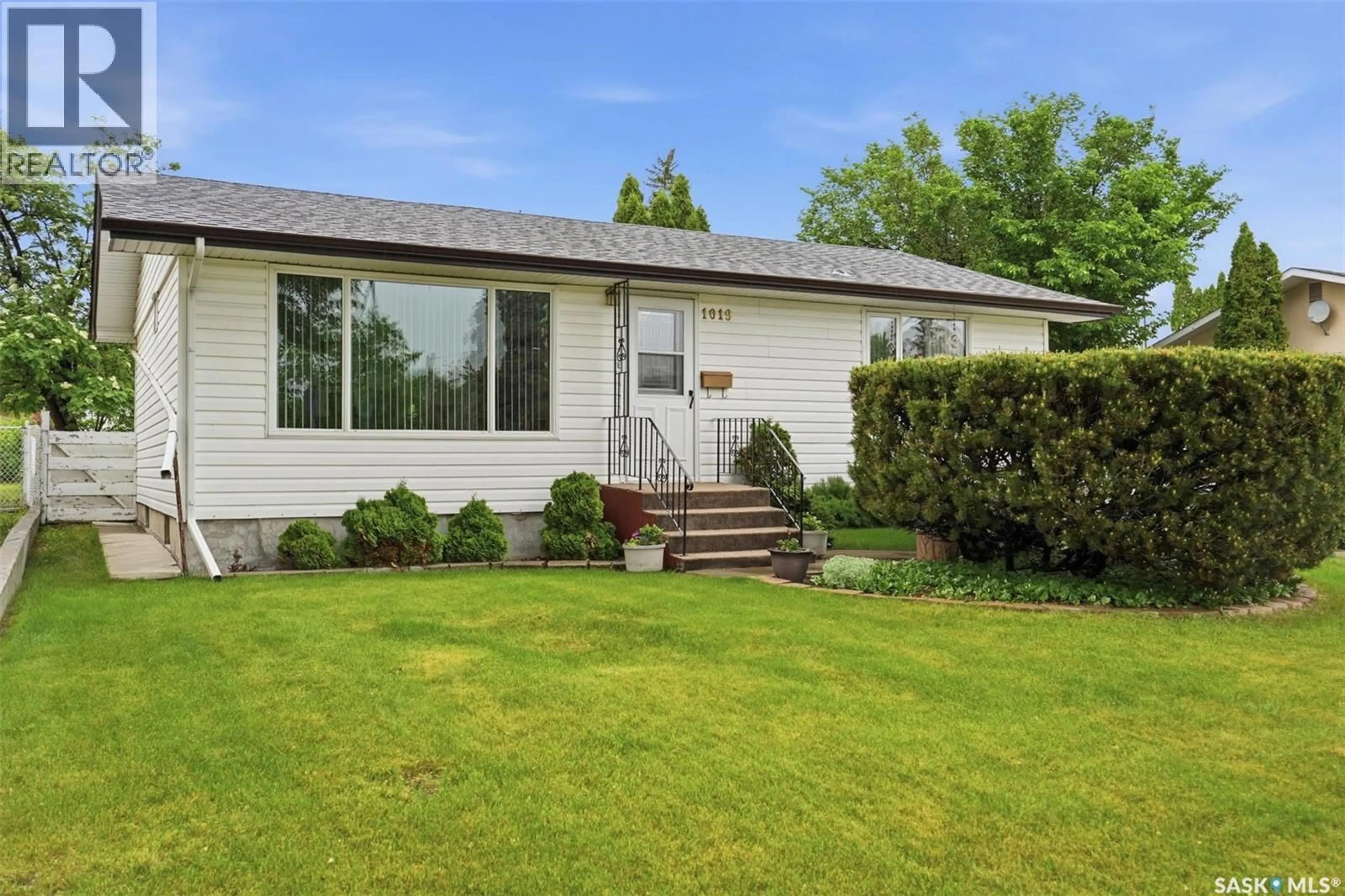 Home with vinyl exterior material, street for 1019 MCMILLAN AVENUE, Saskatoon Saskatchewan S7L2T9