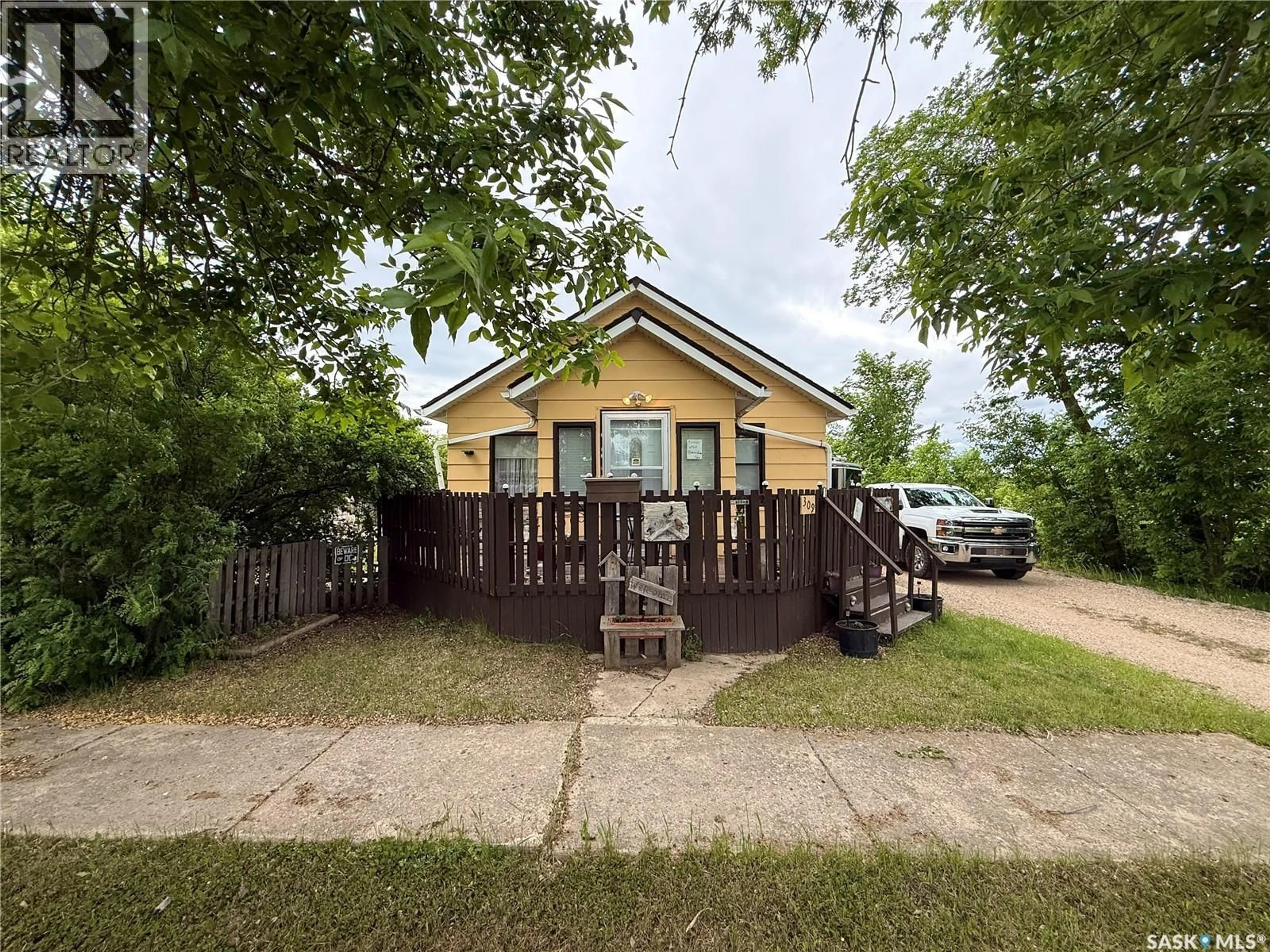 Patio, street for 309 MAIN STREET, Maymont Saskatchewan S0M1T0