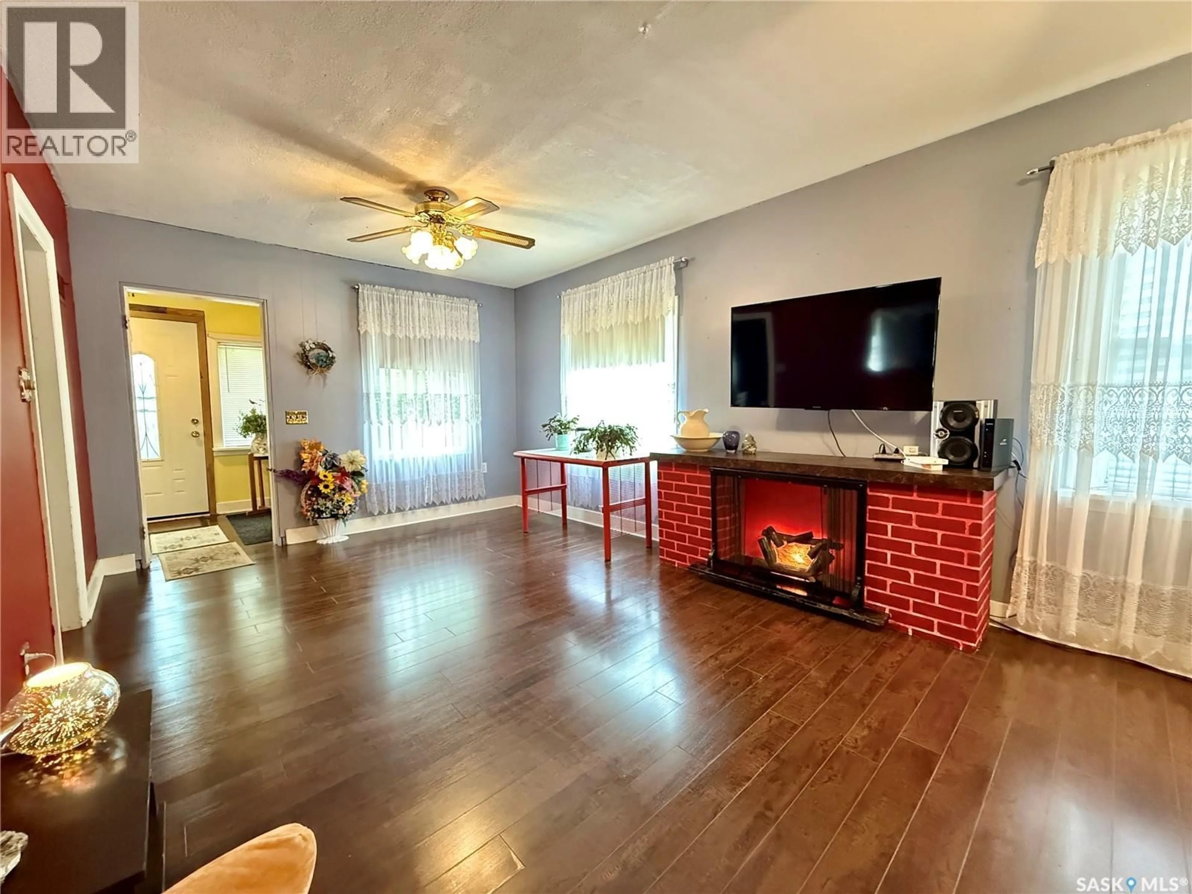 A pic of a room for 309 MAIN STREET, Maymont Saskatchewan S0M1T0